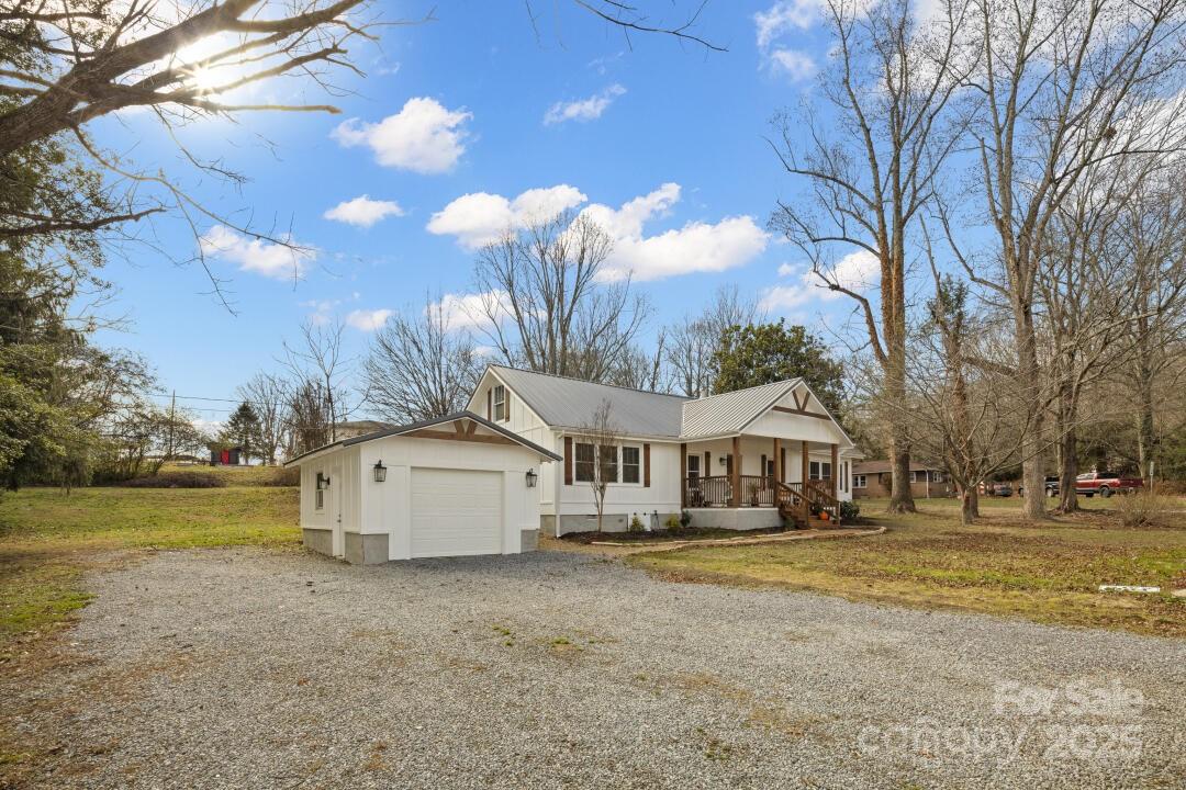 227 Ashmore Avenue — Hendersonville