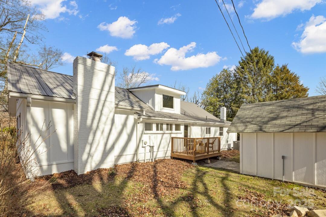 227 Ashmore Avenue — Hendersonville