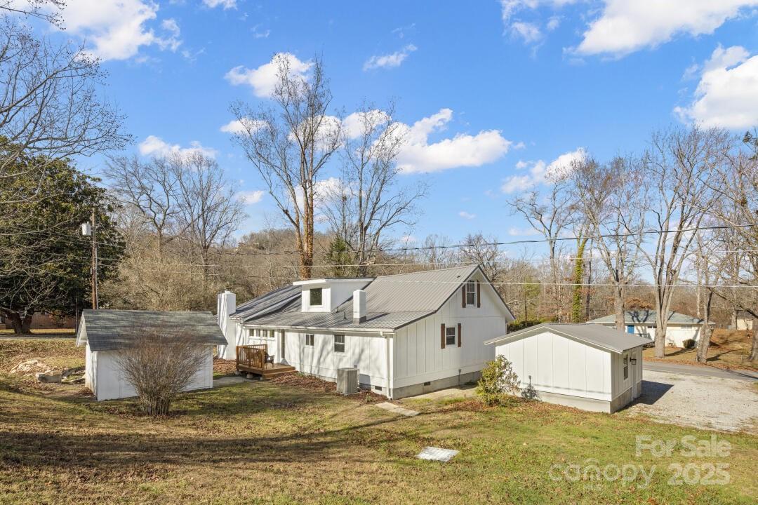 227 Ashmore Avenue — Hendersonville