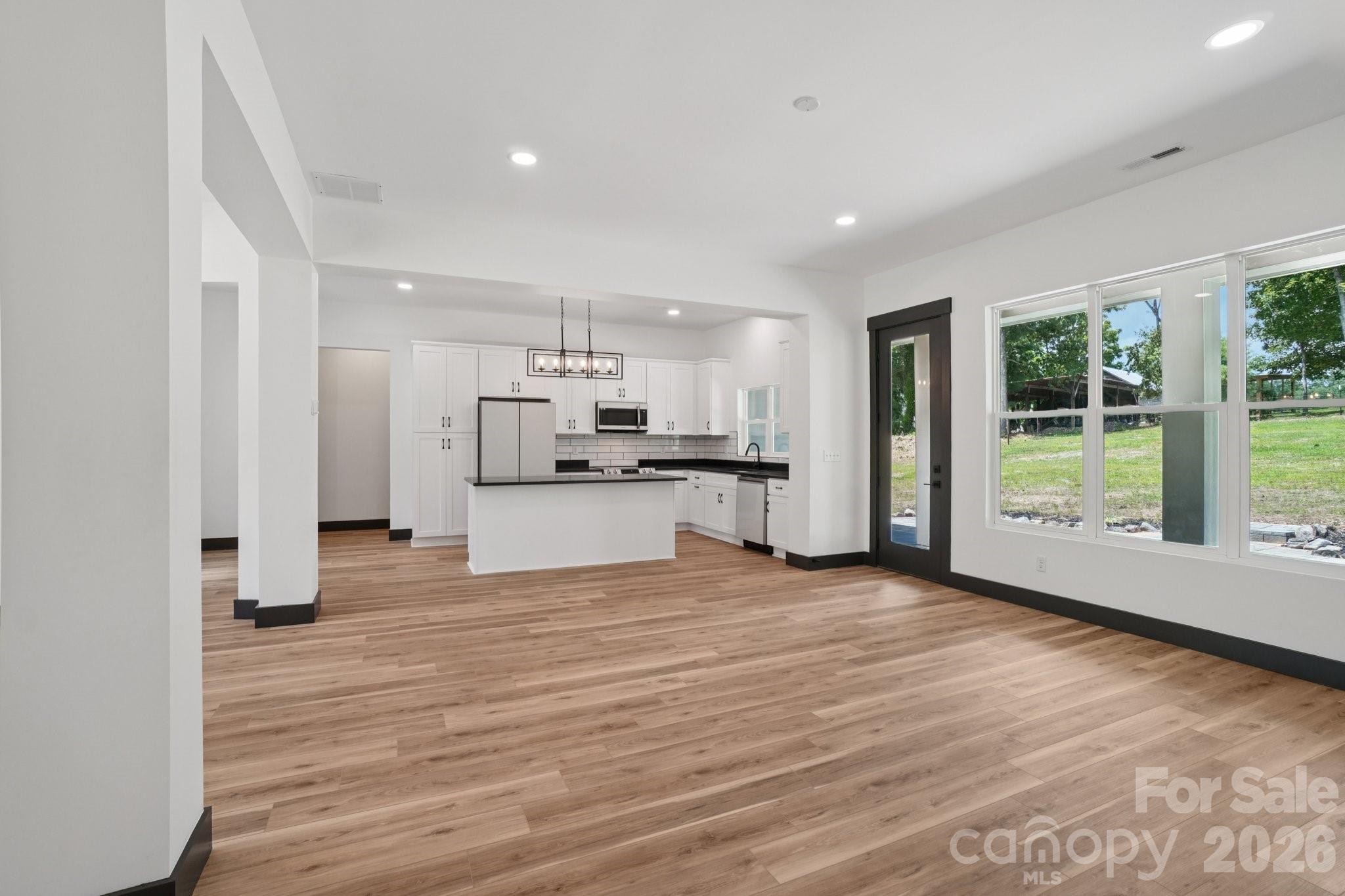 86 Point Hope Lane — Hendersonville