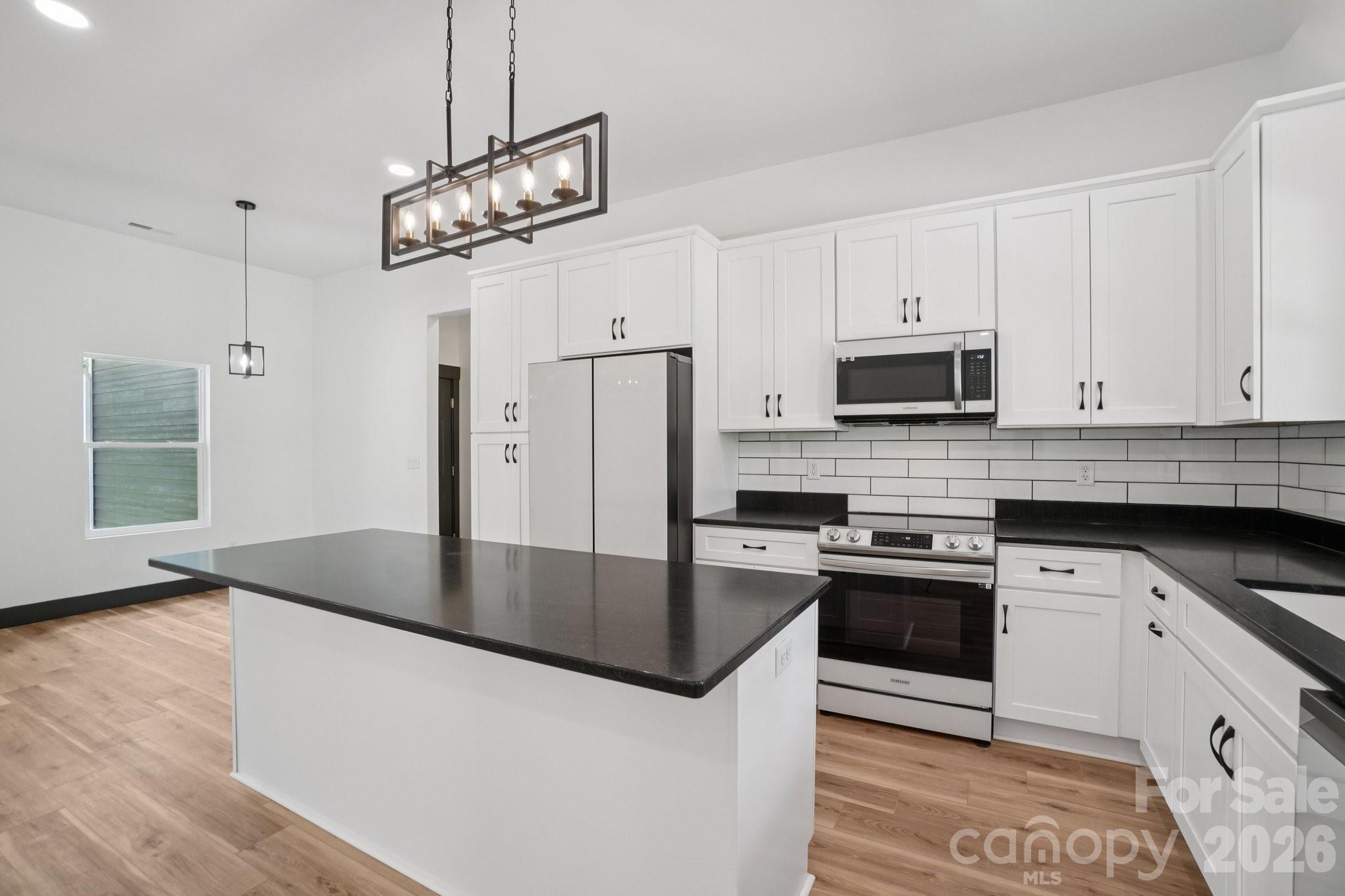 86 Point Hope Lane — Hendersonville