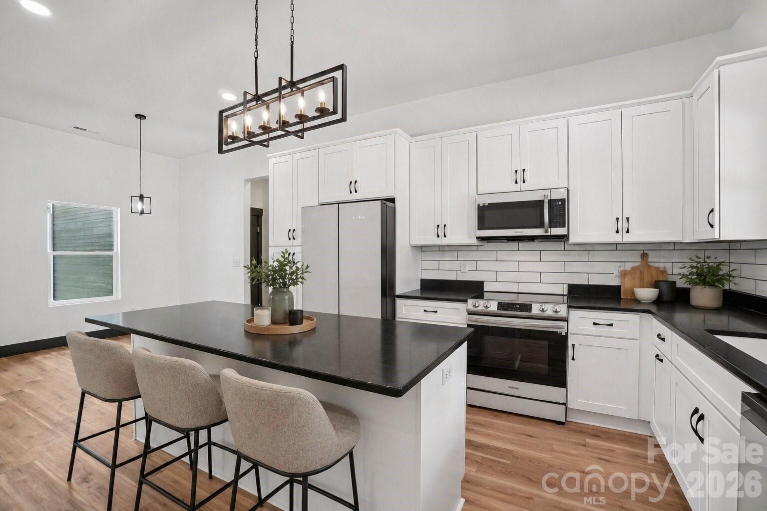 86 Point Hope Lane — Hendersonville