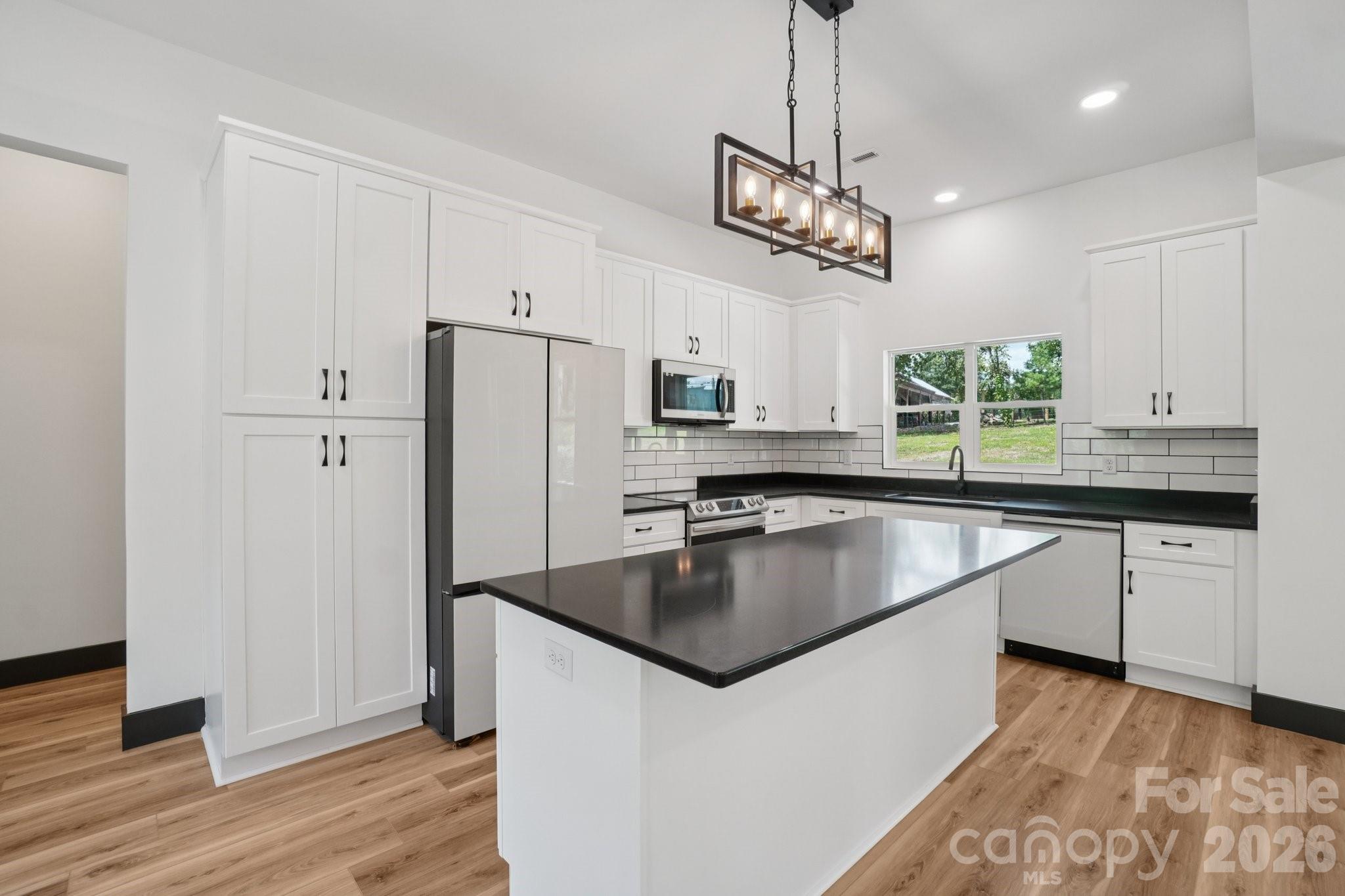 86 Point Hope Lane — Hendersonville