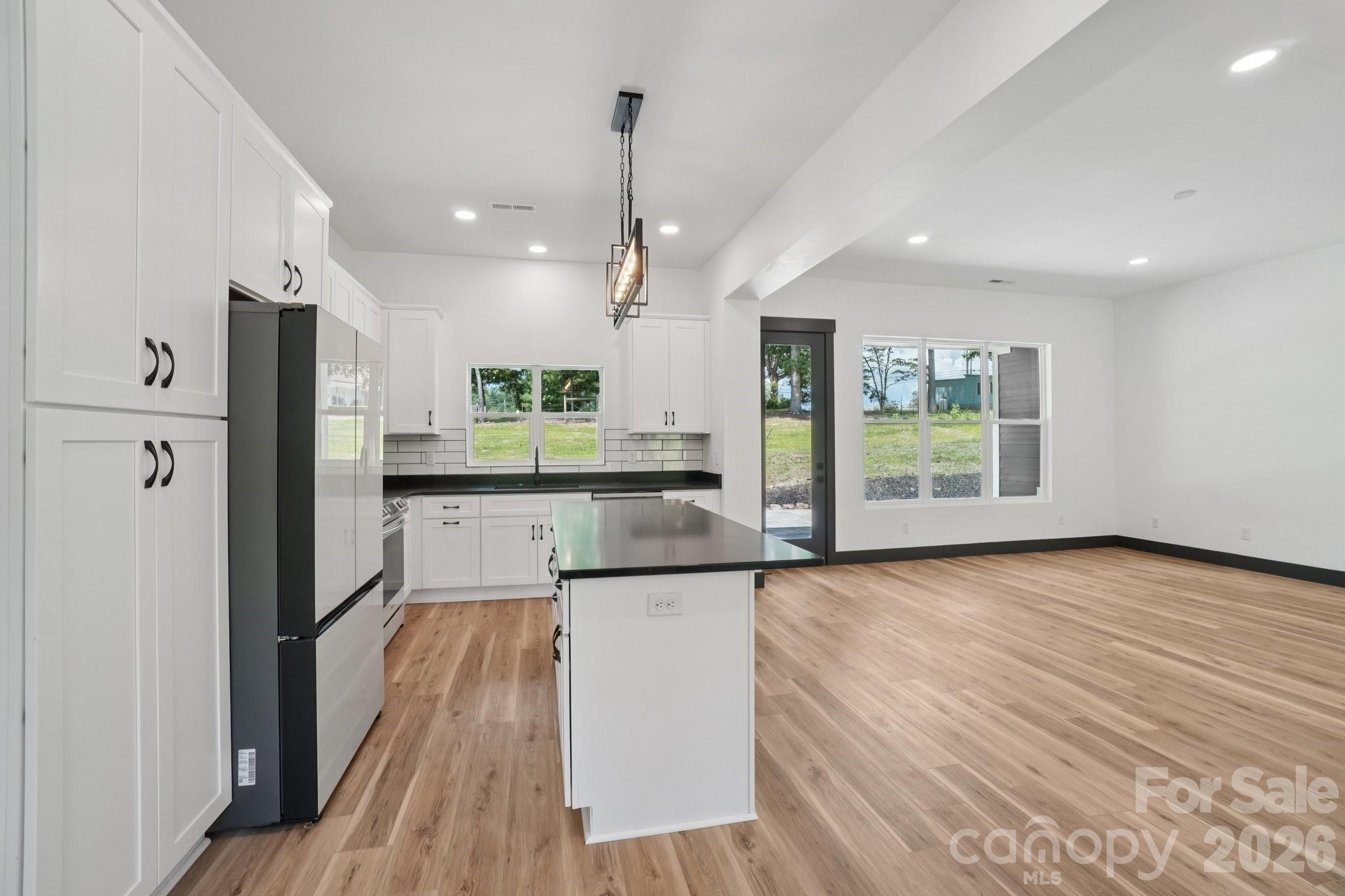 86 Point Hope Lane — Hendersonville