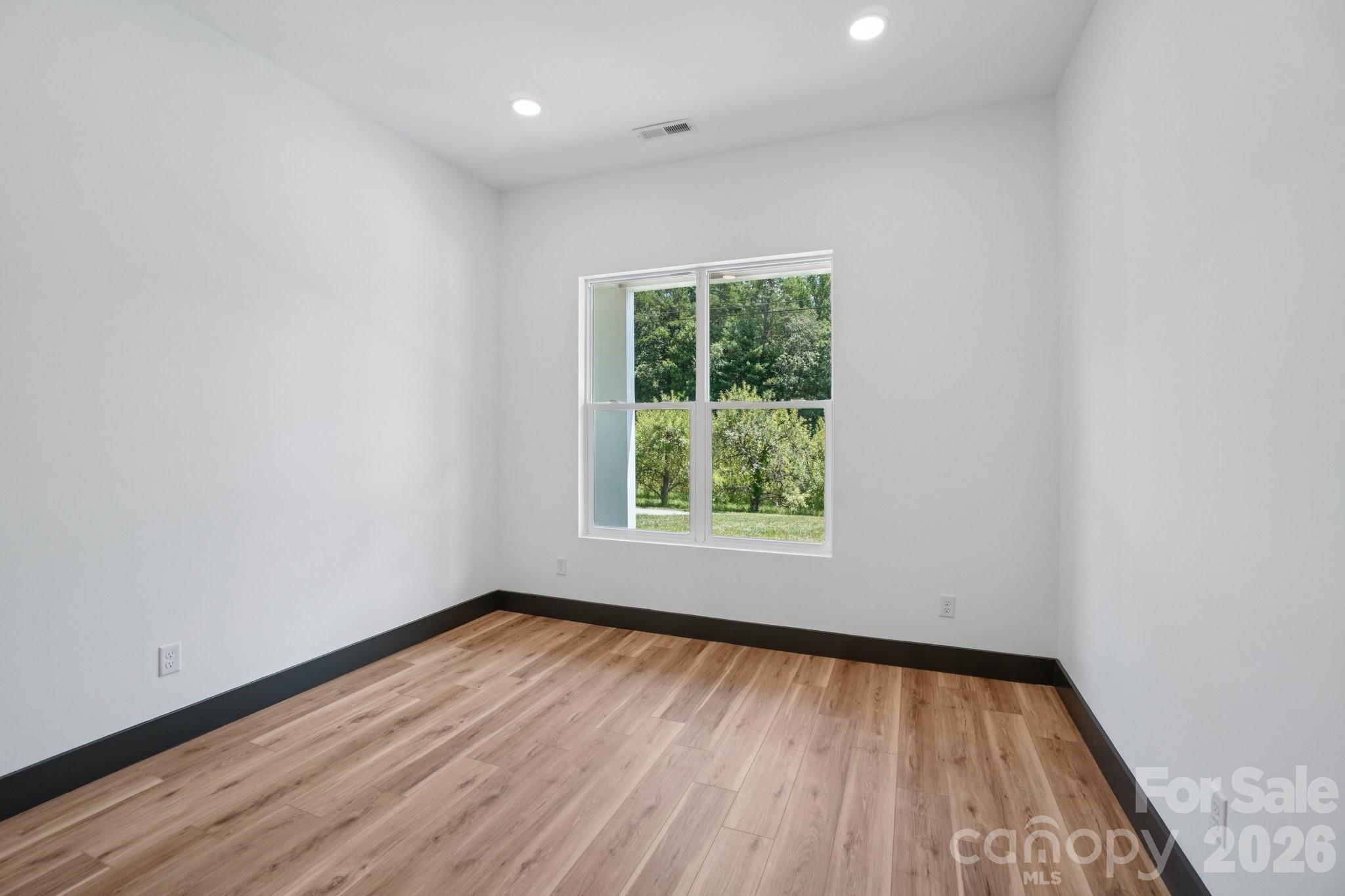 86 Point Hope Lane — Hendersonville