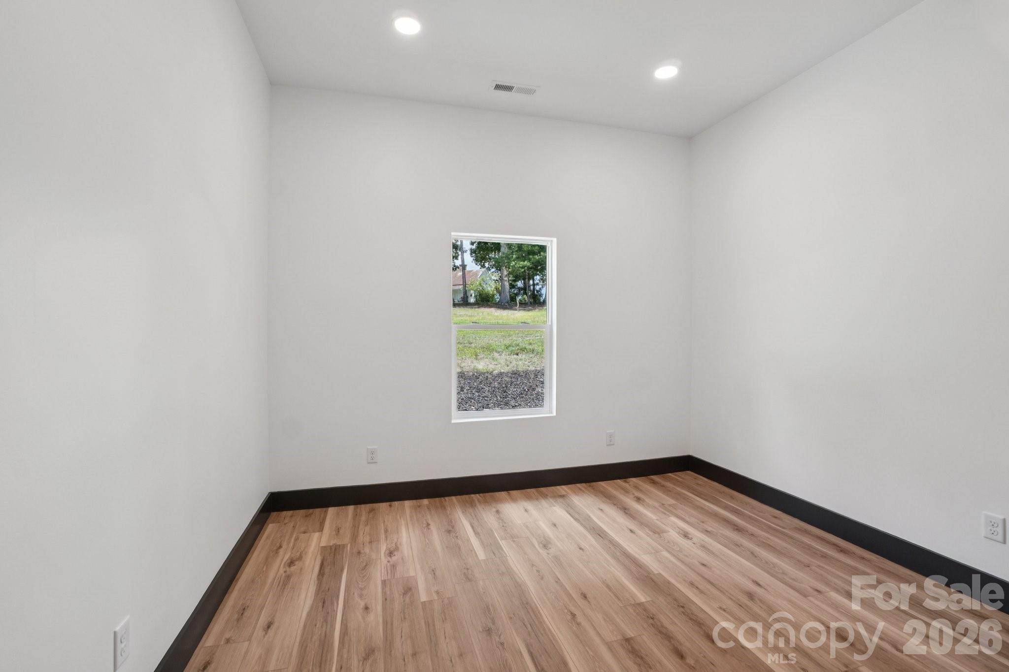 86 Point Hope Lane — Hendersonville