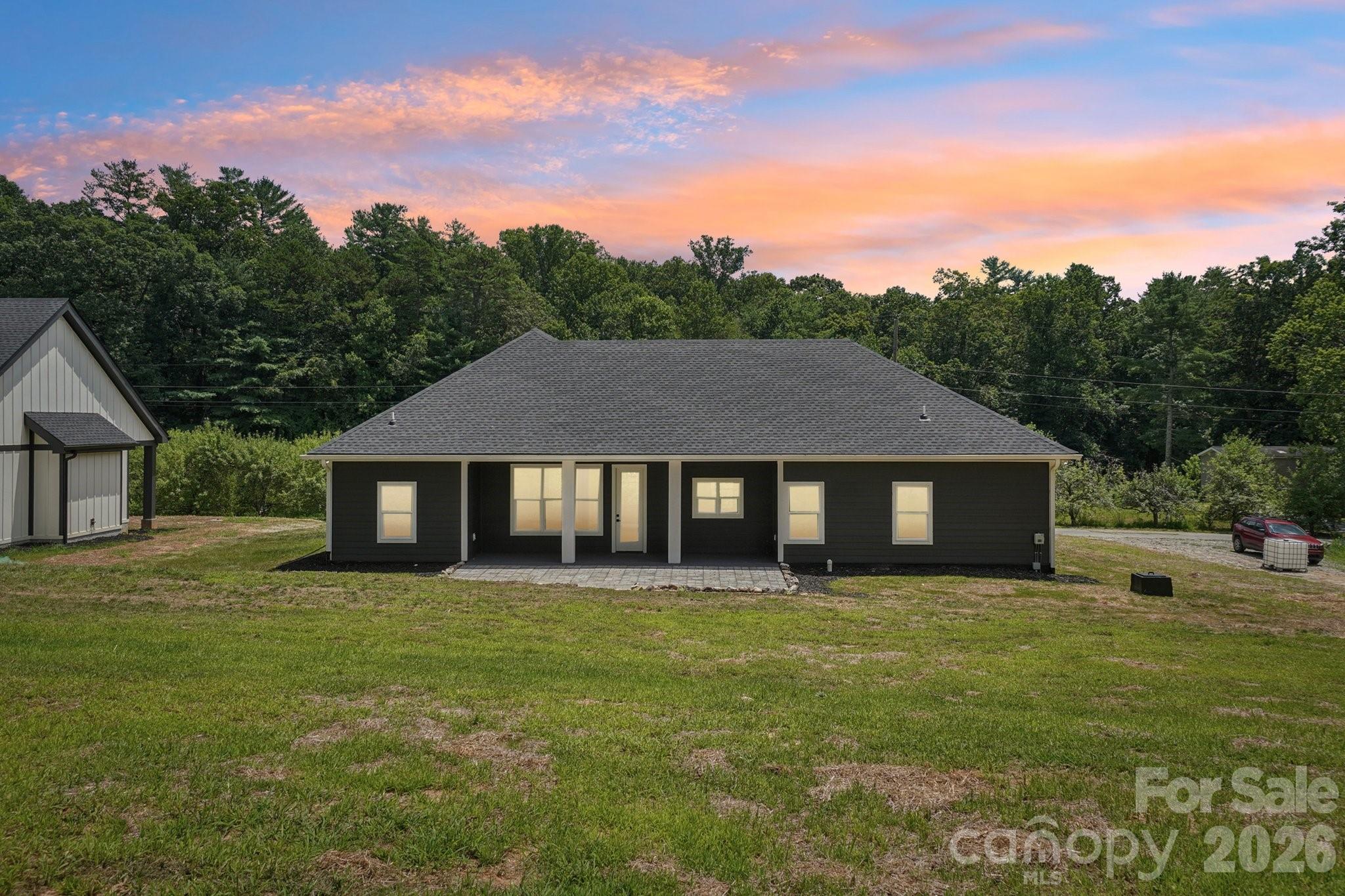 86 Point Hope Lane — Hendersonville