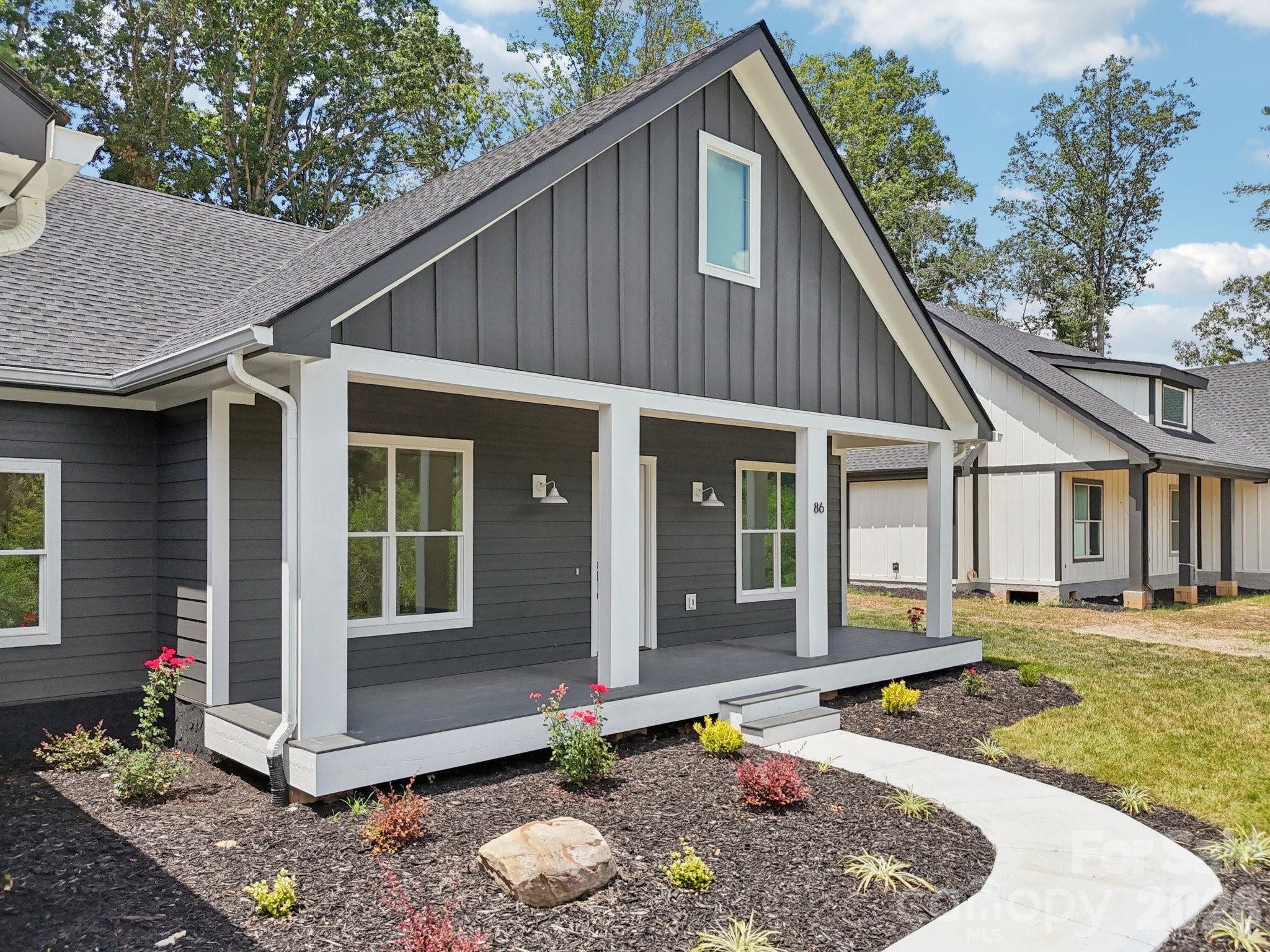 86 Point Hope Lane — Hendersonville