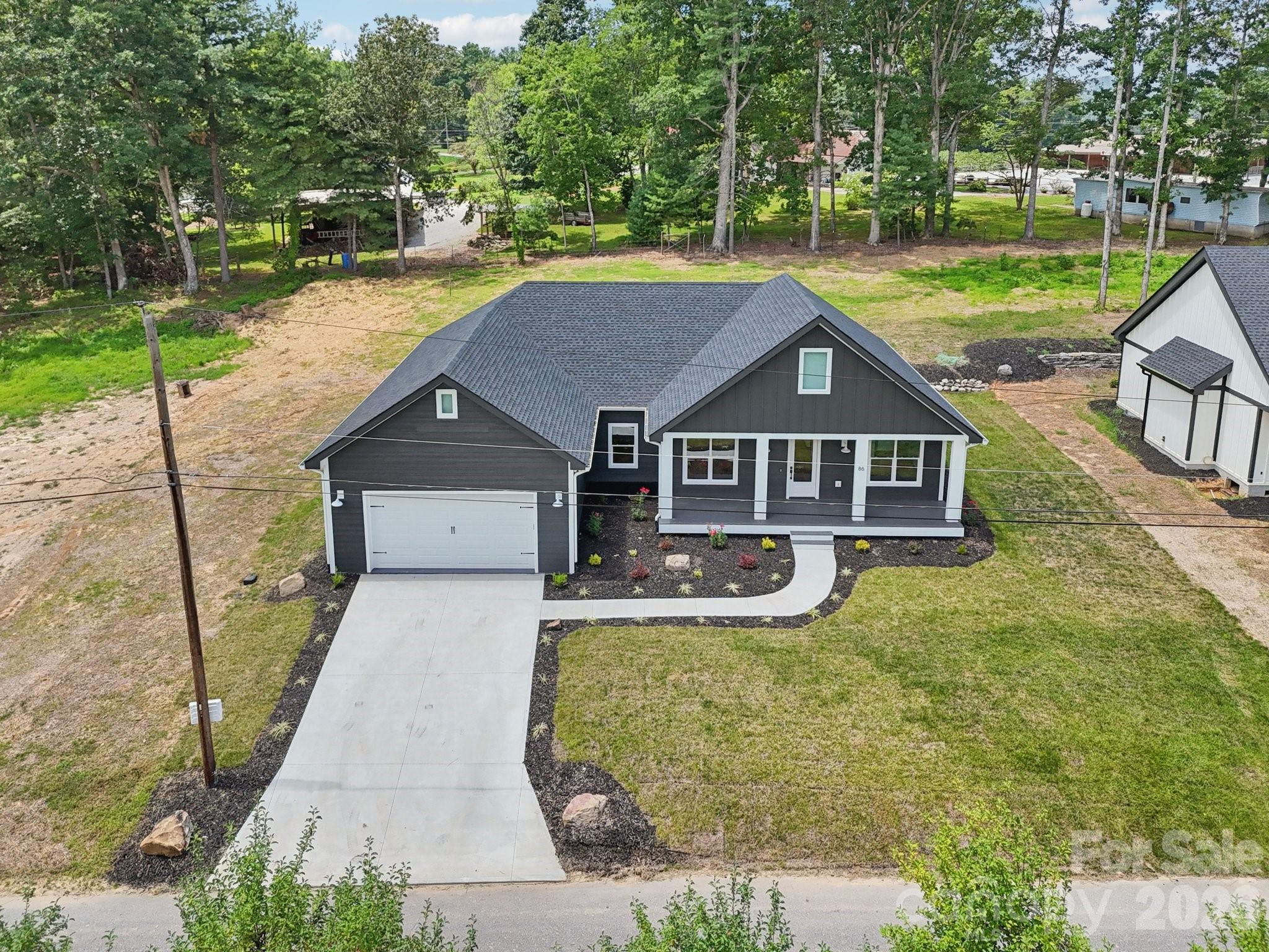 86 Point Hope Lane — Hendersonville