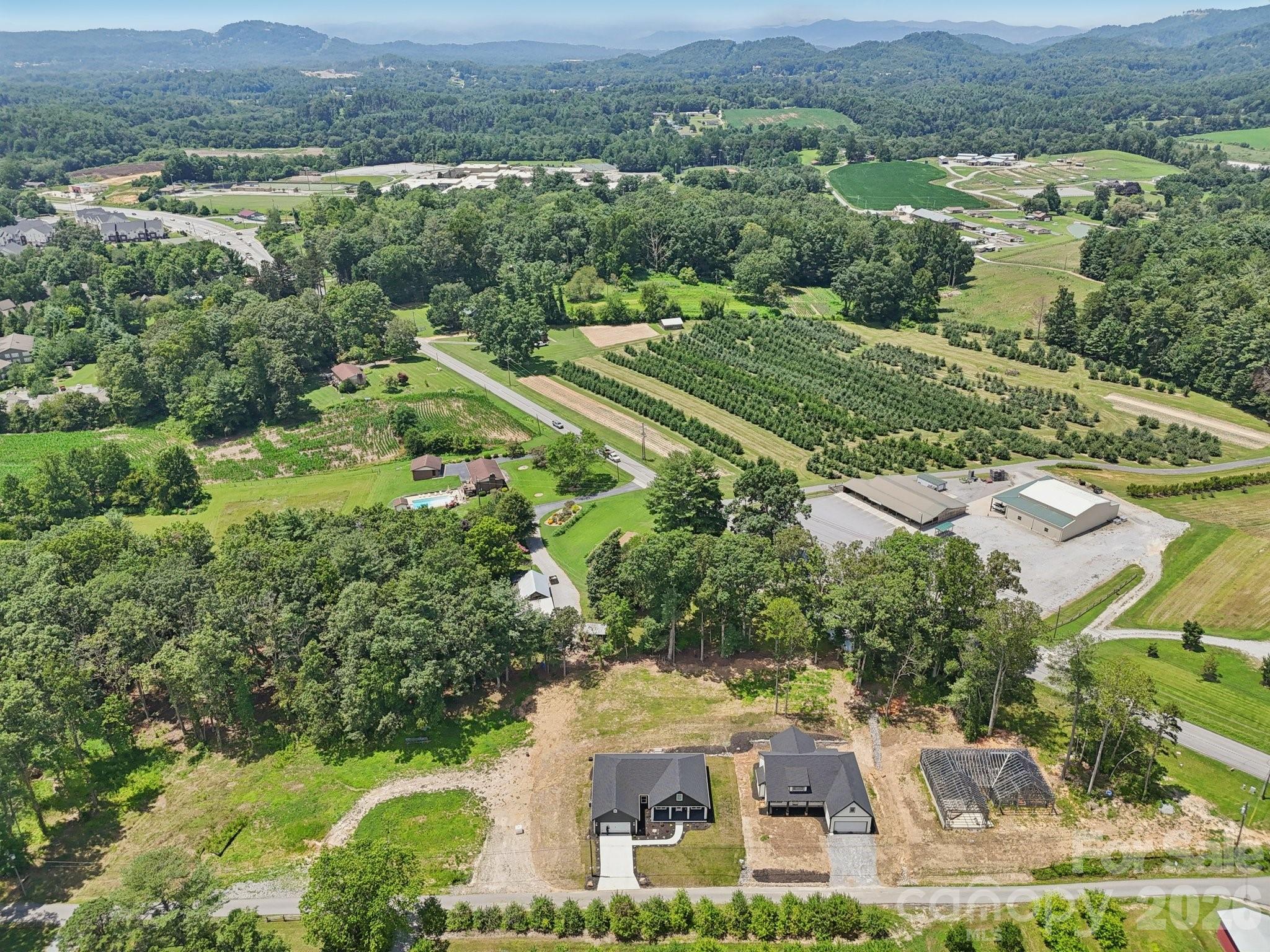 86 Point Hope Lane — Hendersonville