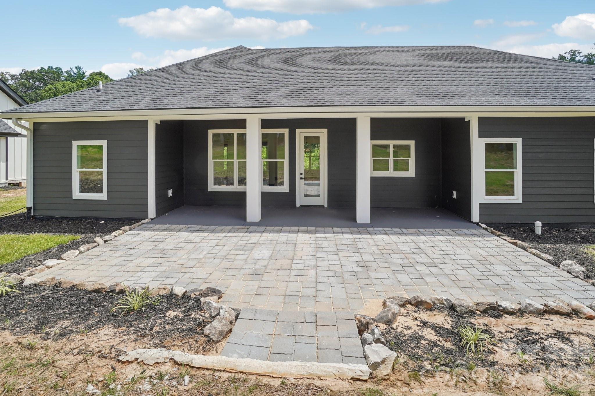 86 Point Hope Lane — Hendersonville