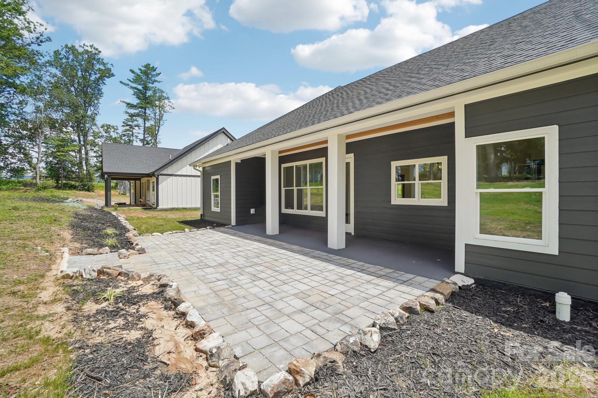 86 Point Hope Lane — Hendersonville