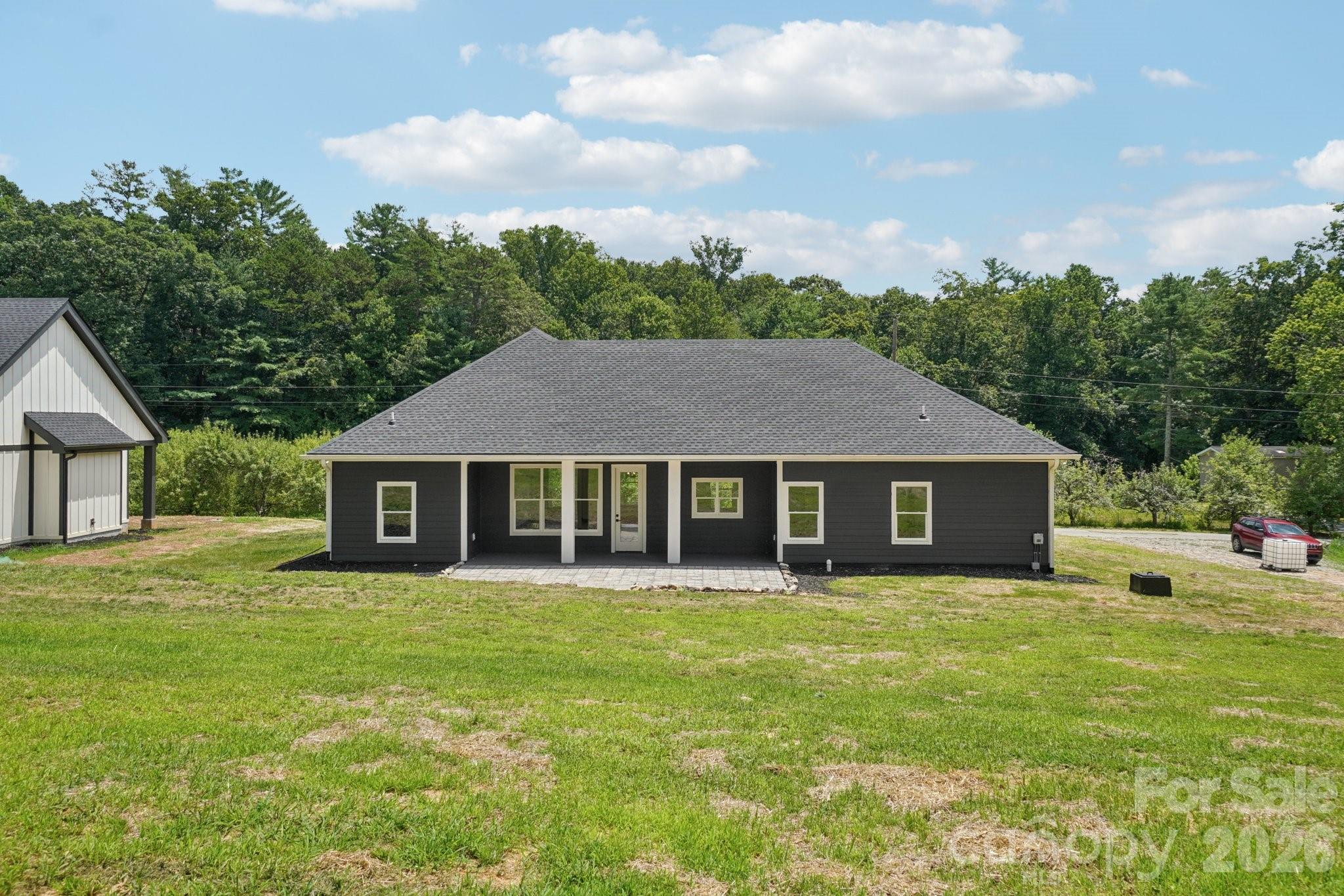 86 Point Hope Lane — Hendersonville