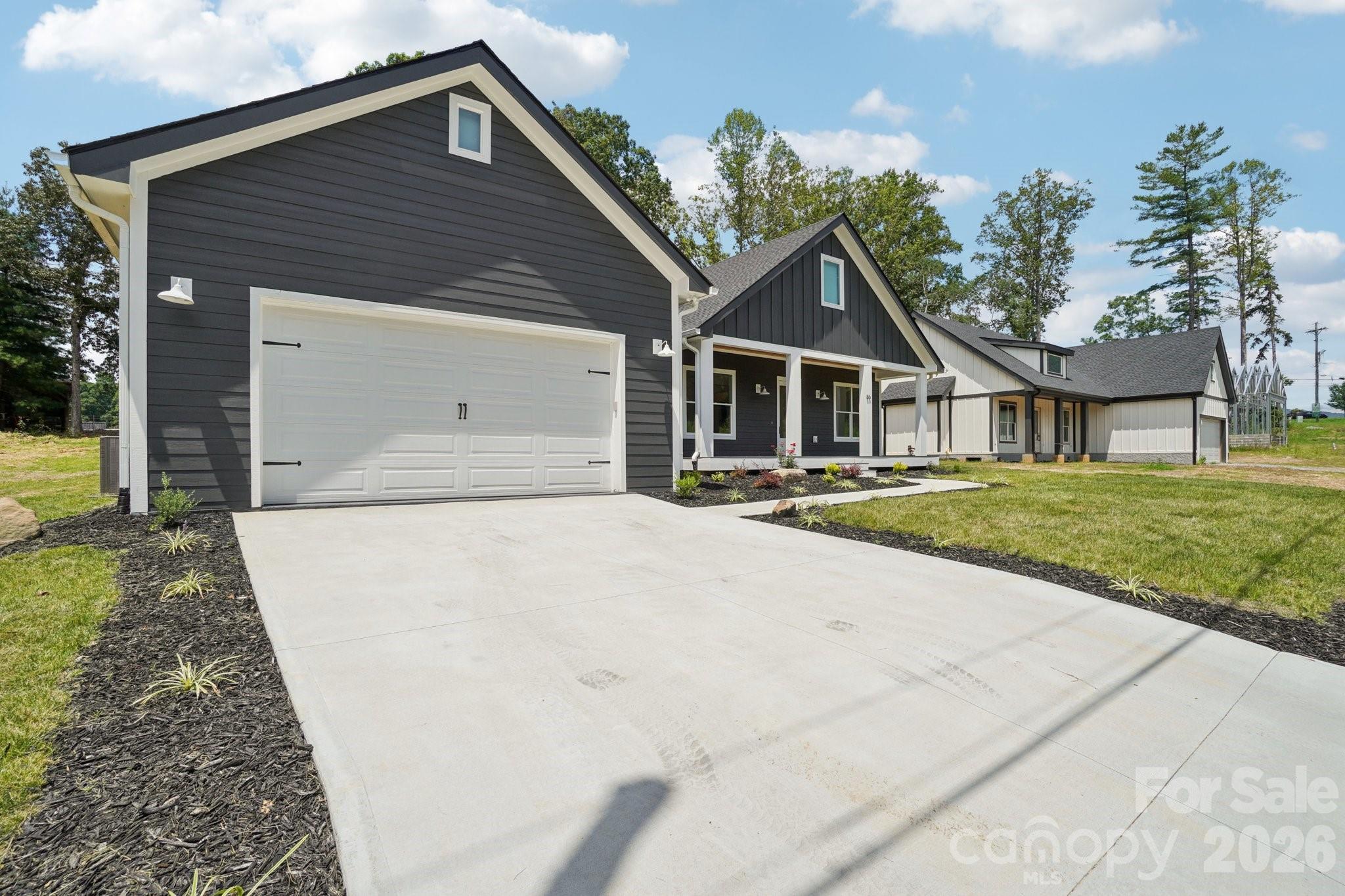 86 Point Hope Lane — Hendersonville