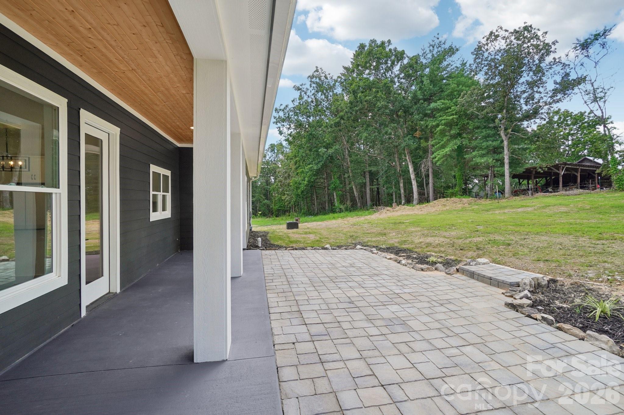 86 Point Hope Lane — Hendersonville