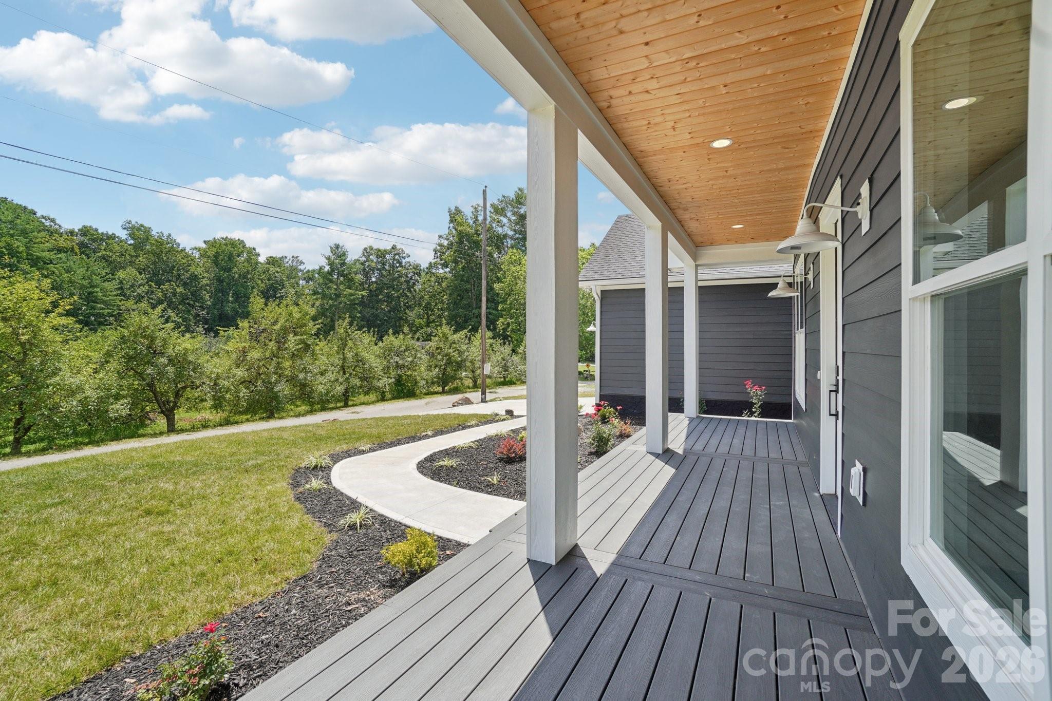 86 Point Hope Lane — Hendersonville