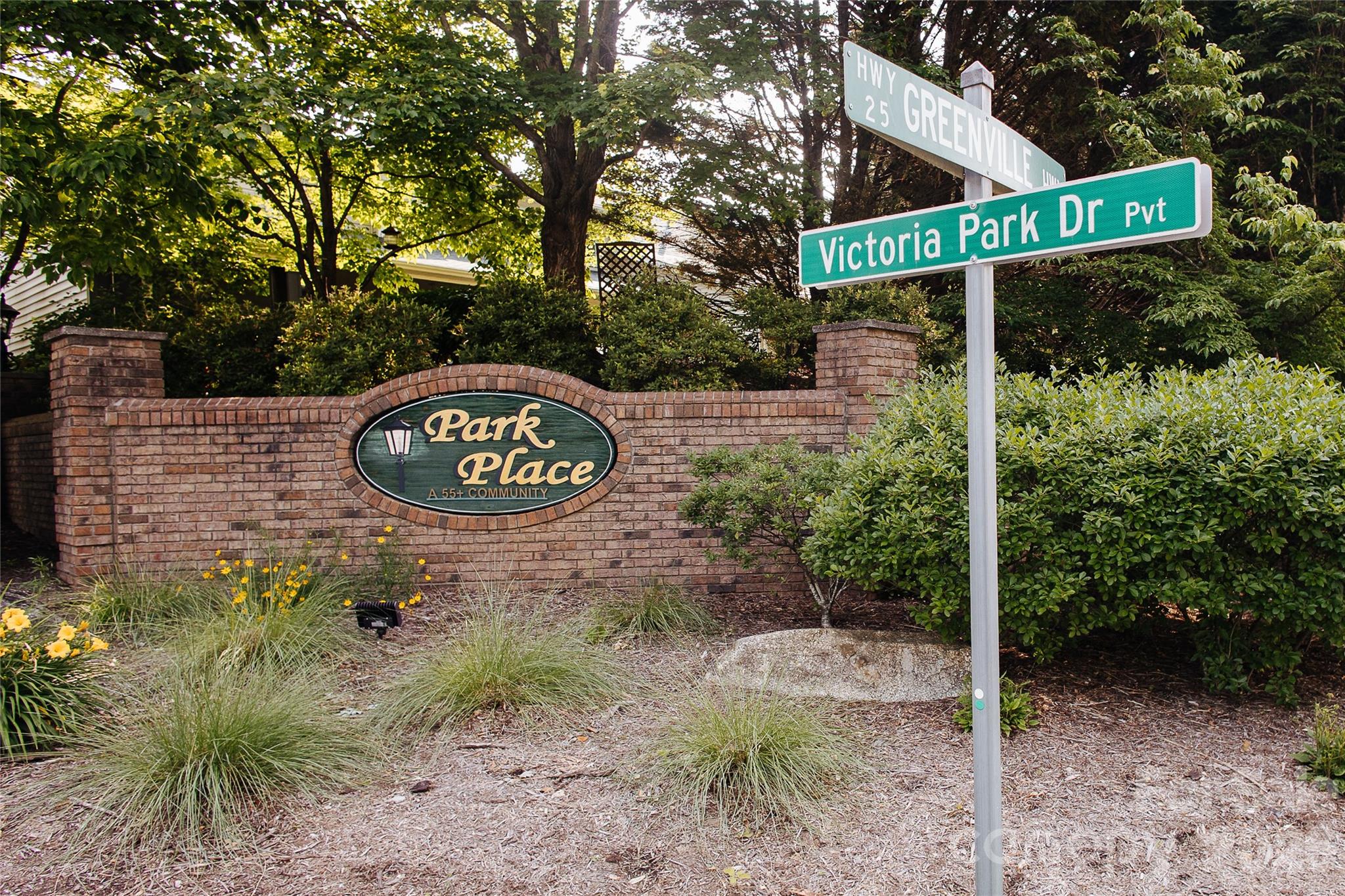 47 Victoria Park Drive — Hendersonville