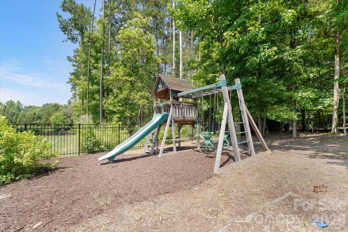 1906 Pensco Pond Court — Waxhaw