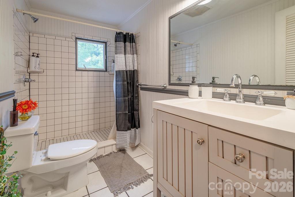 2143 Pisgah Highway — Candler
