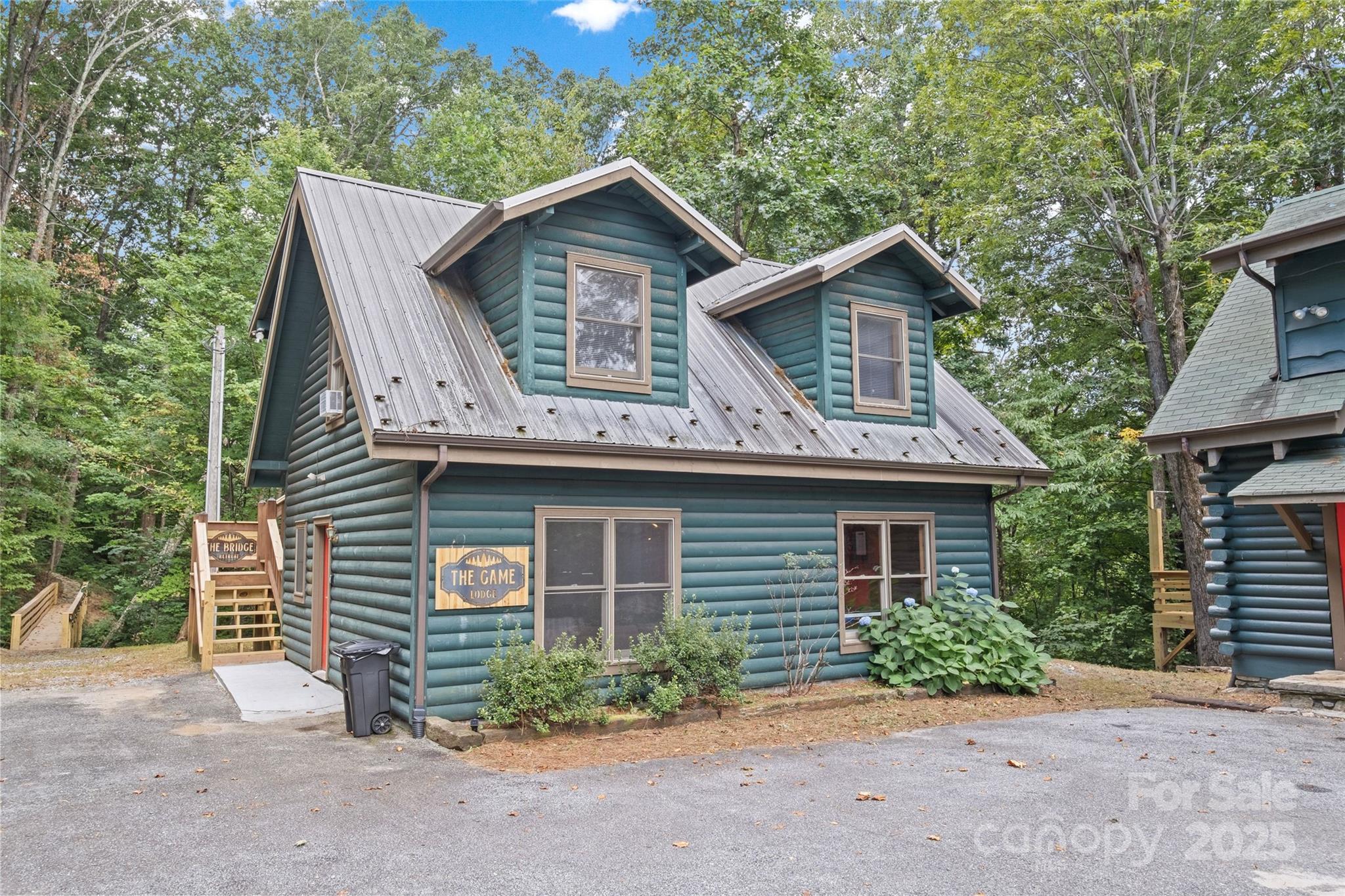 214&212 McKenzie Way — Old Fort