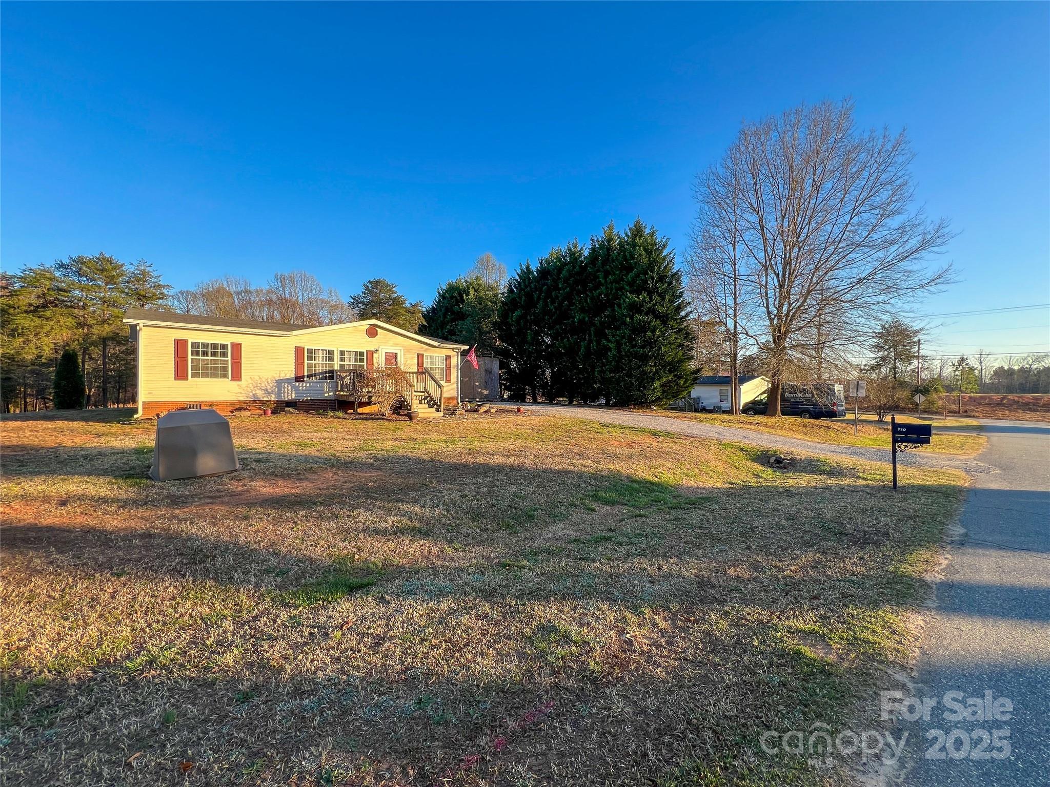 110 Dorothy Lane — Mooresville