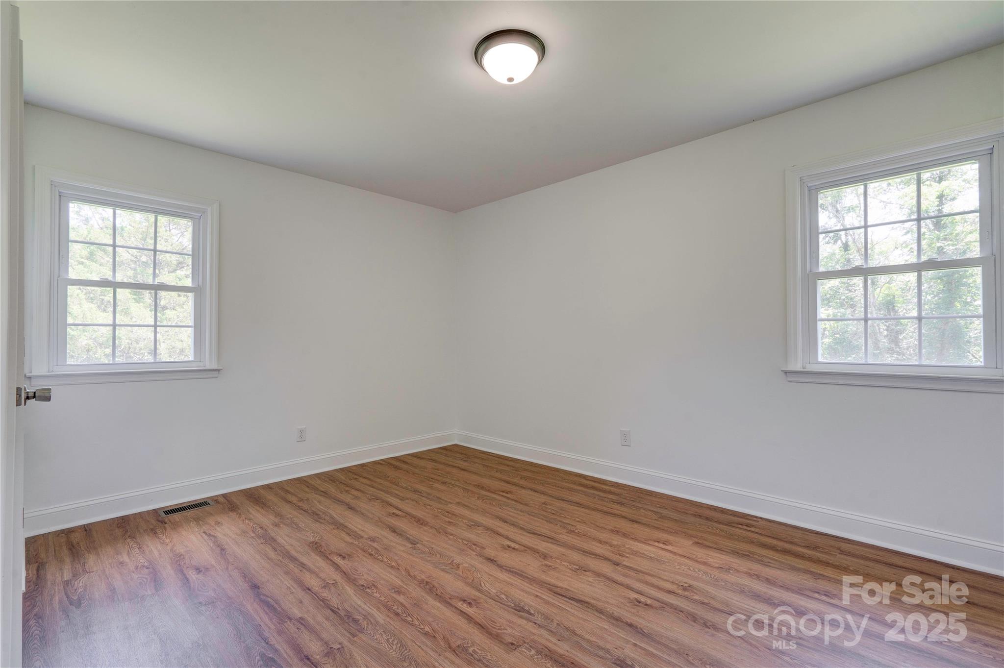 231 London Road — Lawndale