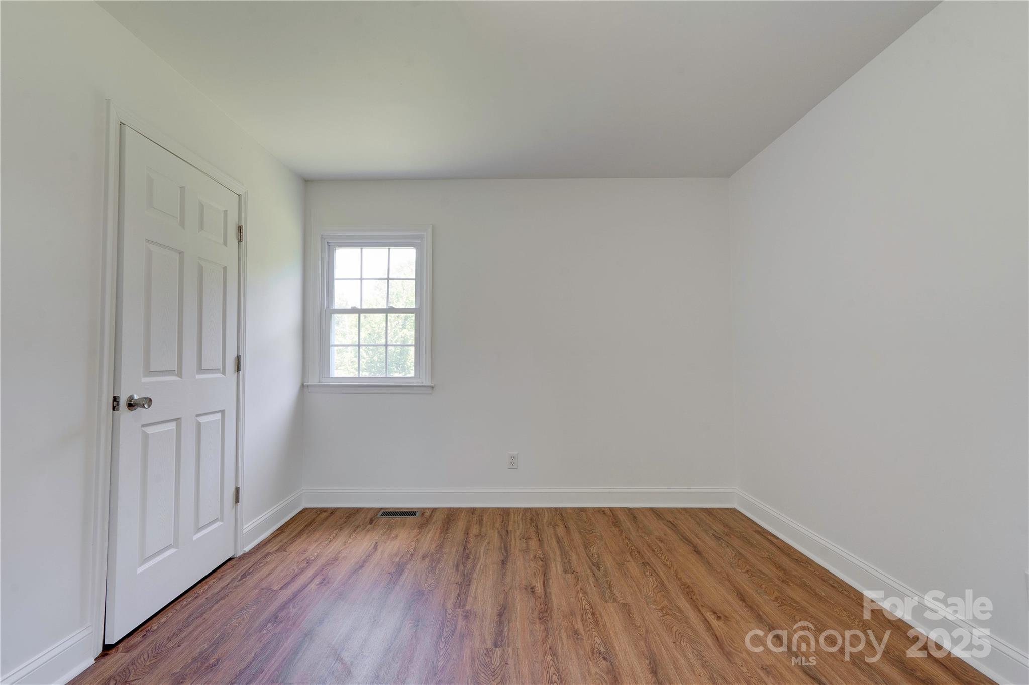 231 London Road — Lawndale