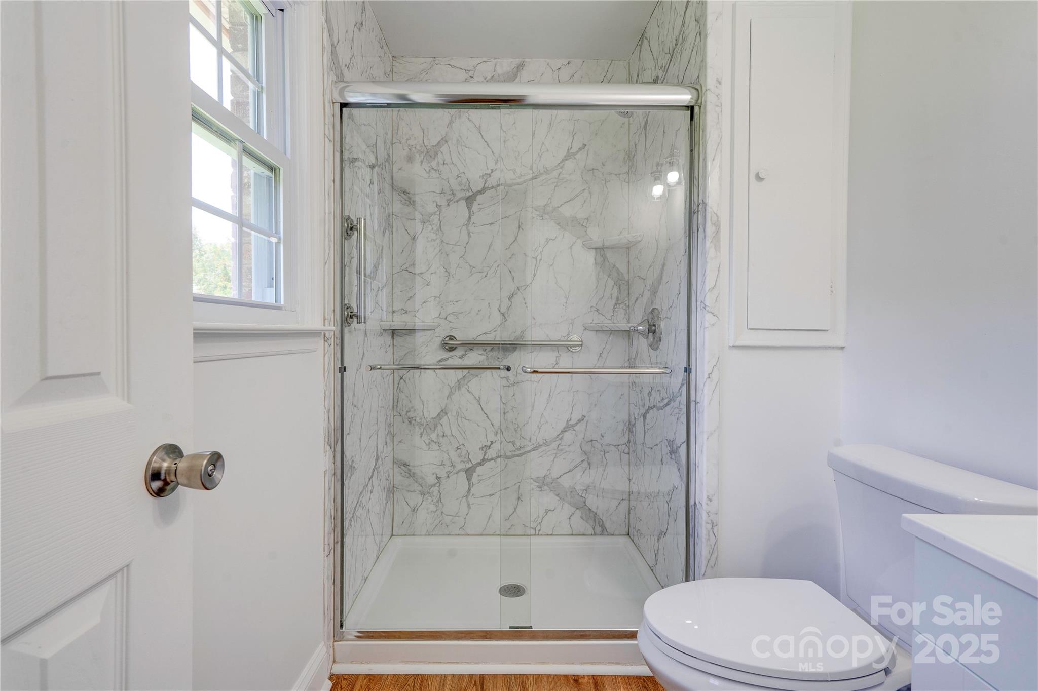 231 London Road — Lawndale