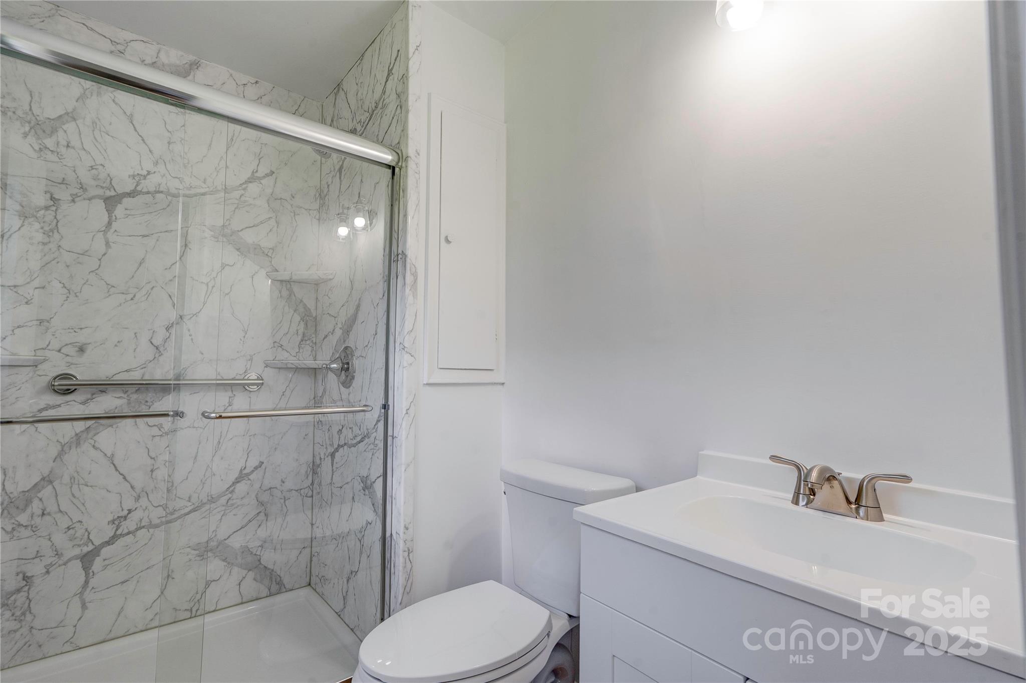 231 London Road — Lawndale