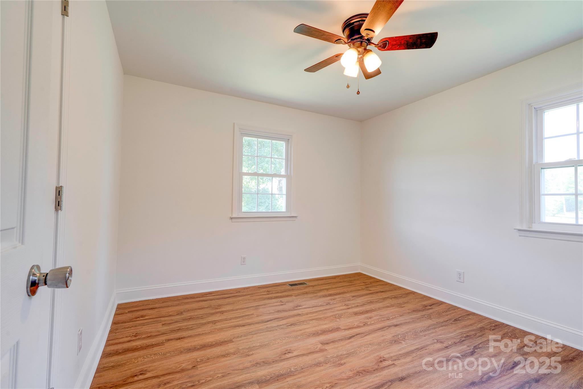 231 London Road — Lawndale