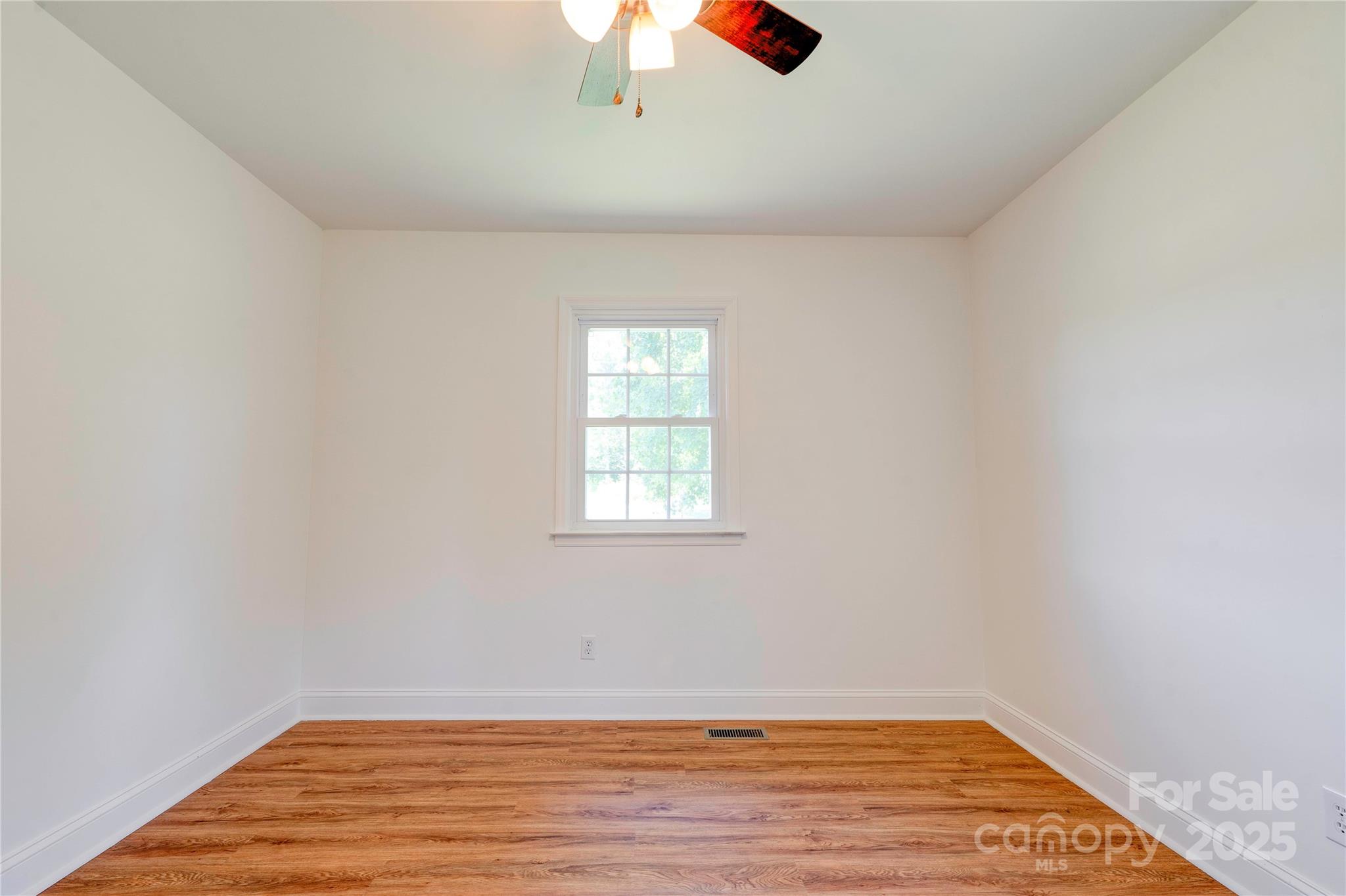 231 London Road — Lawndale
