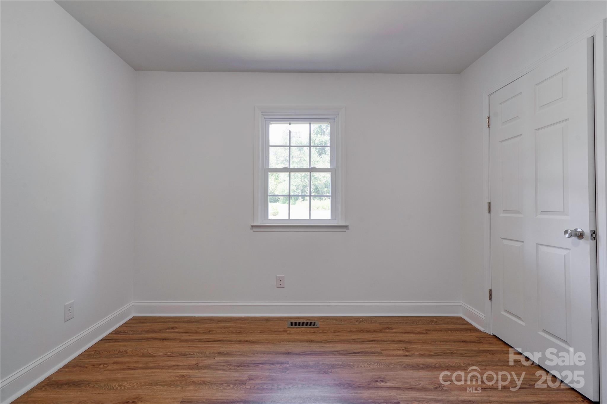 231 London Road — Lawndale