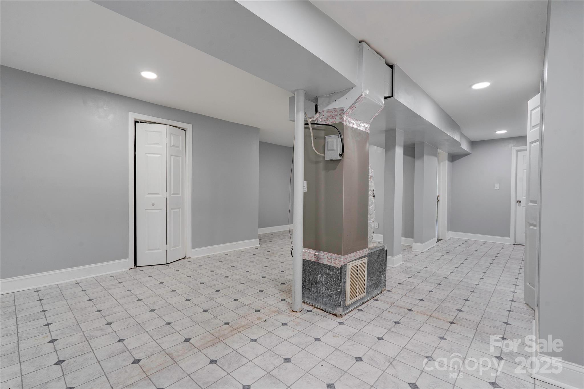 231 London Road — Lawndale