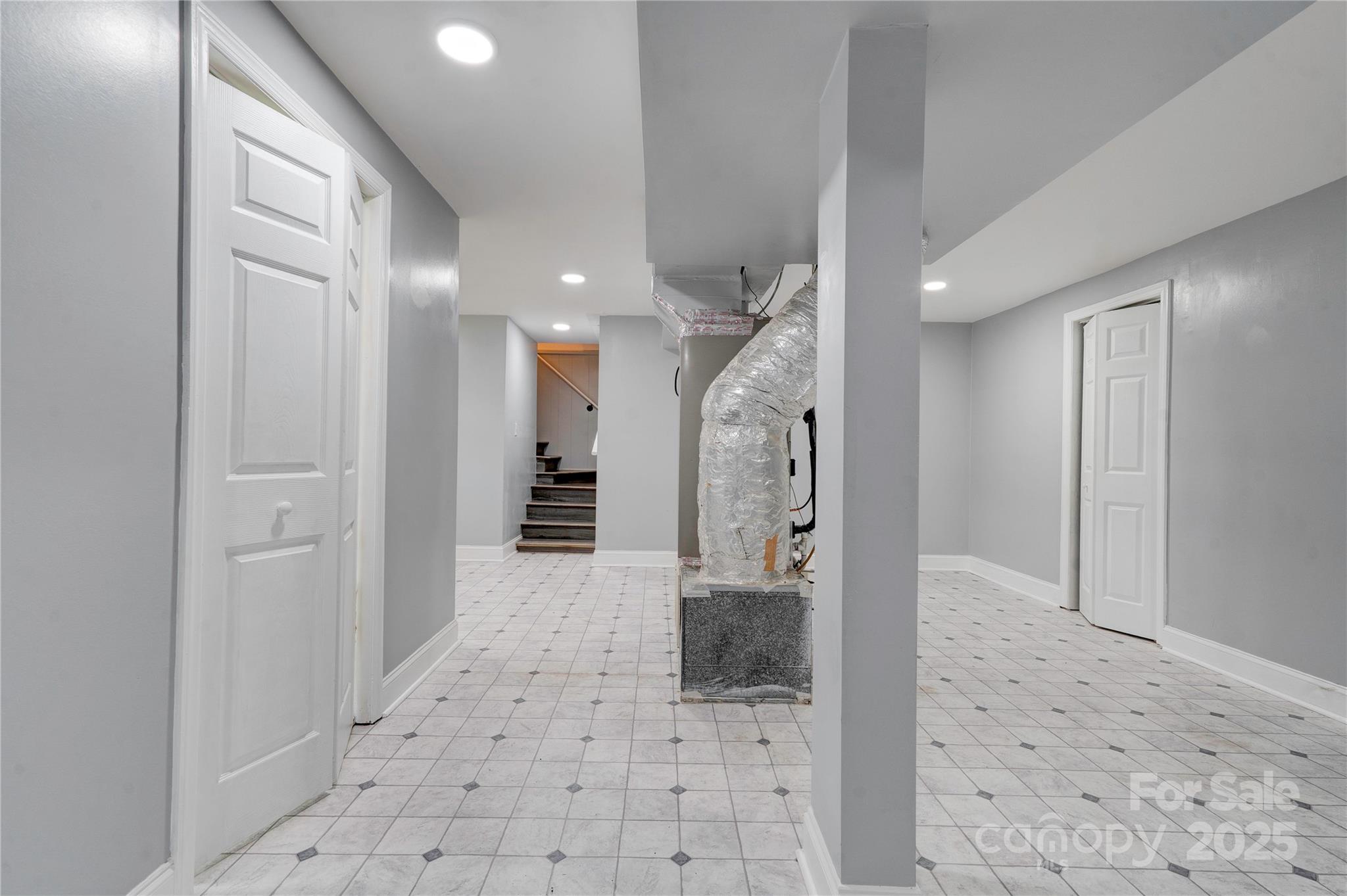 231 London Road — Lawndale