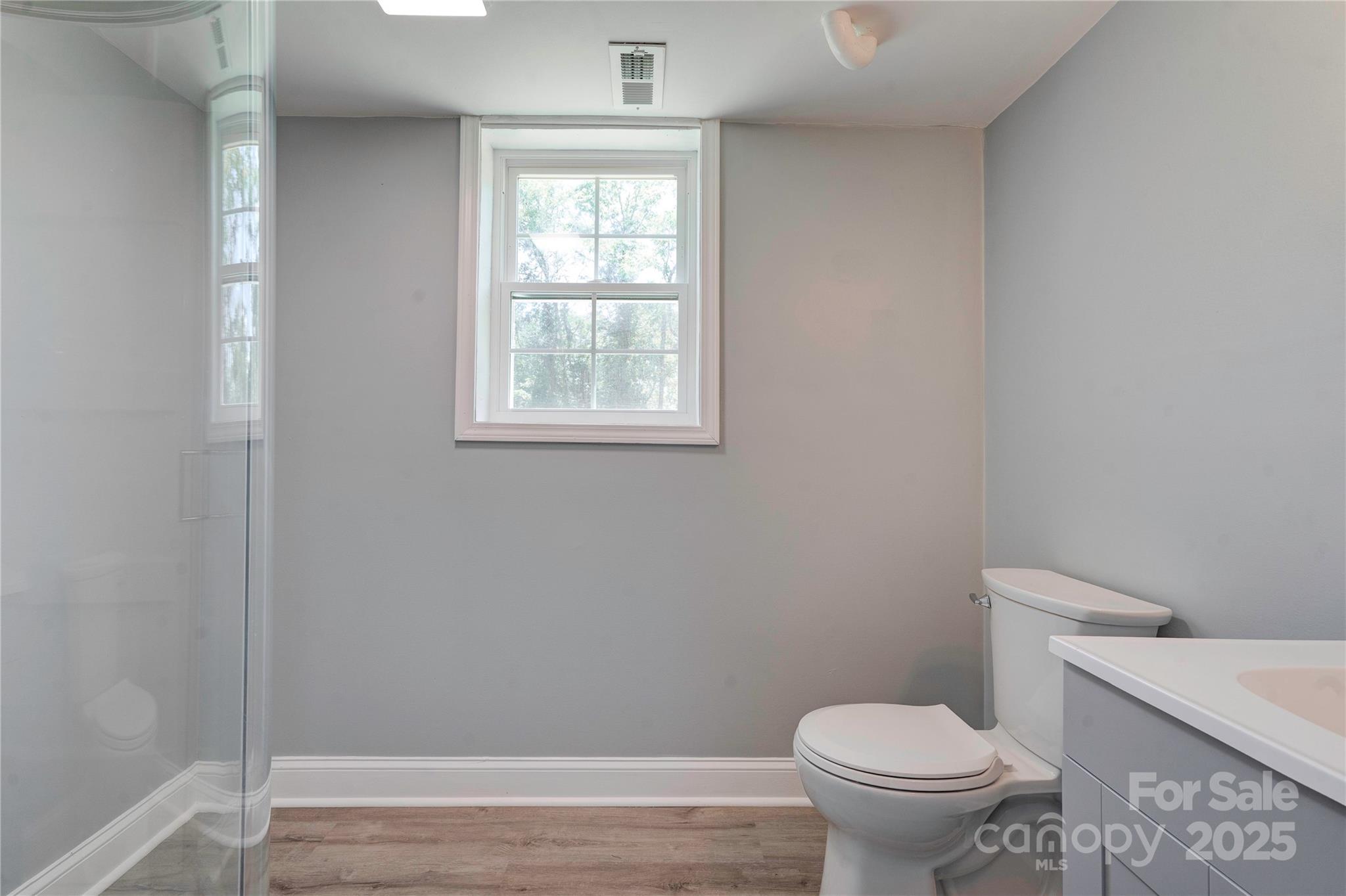 231 London Road — Lawndale