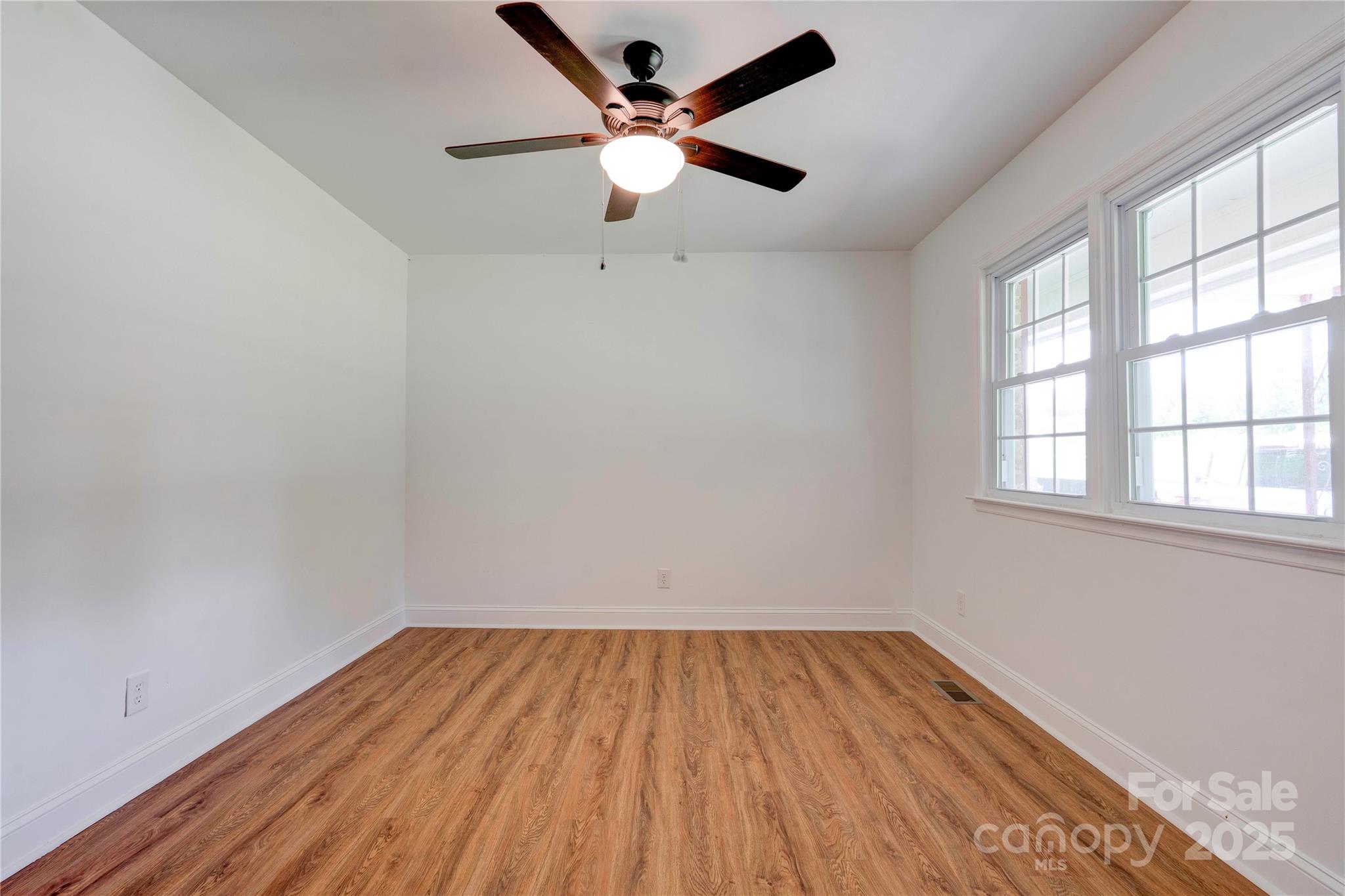 231 London Road — Lawndale