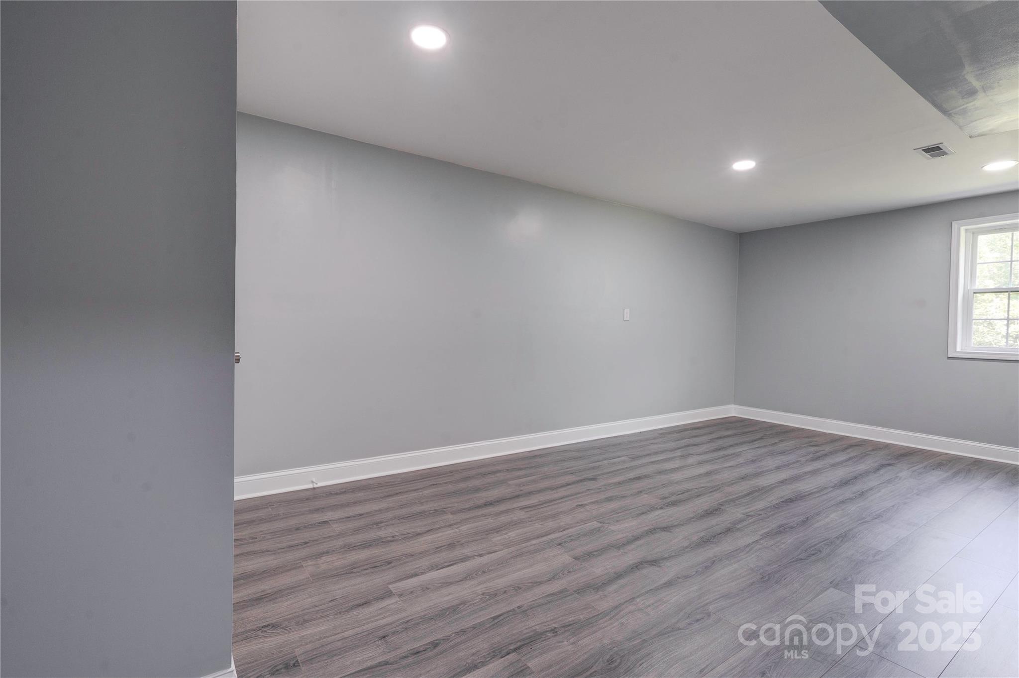 231 London Road — Lawndale