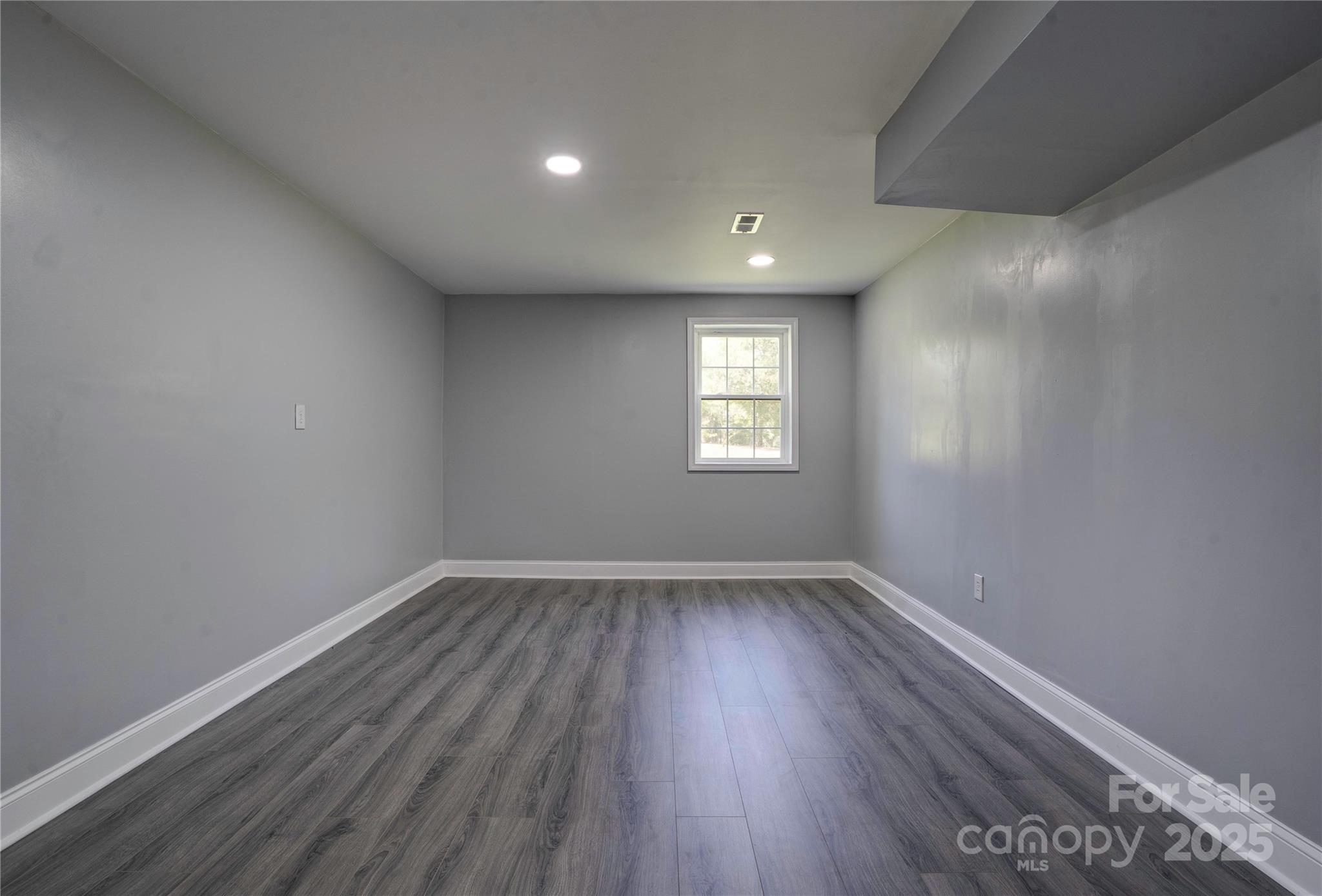 231 London Road — Lawndale