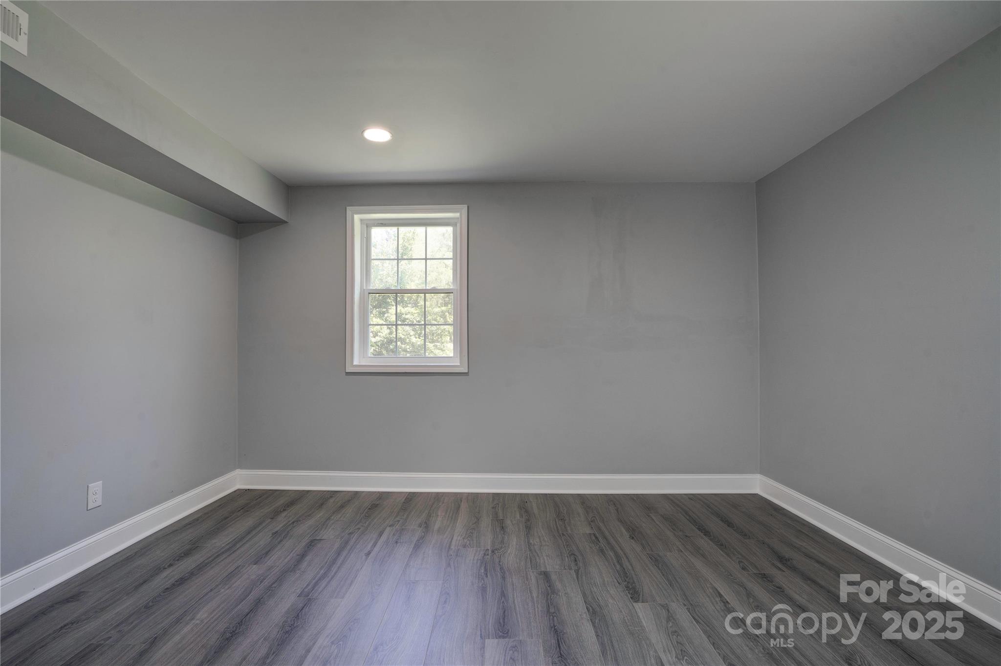 231 London Road — Lawndale