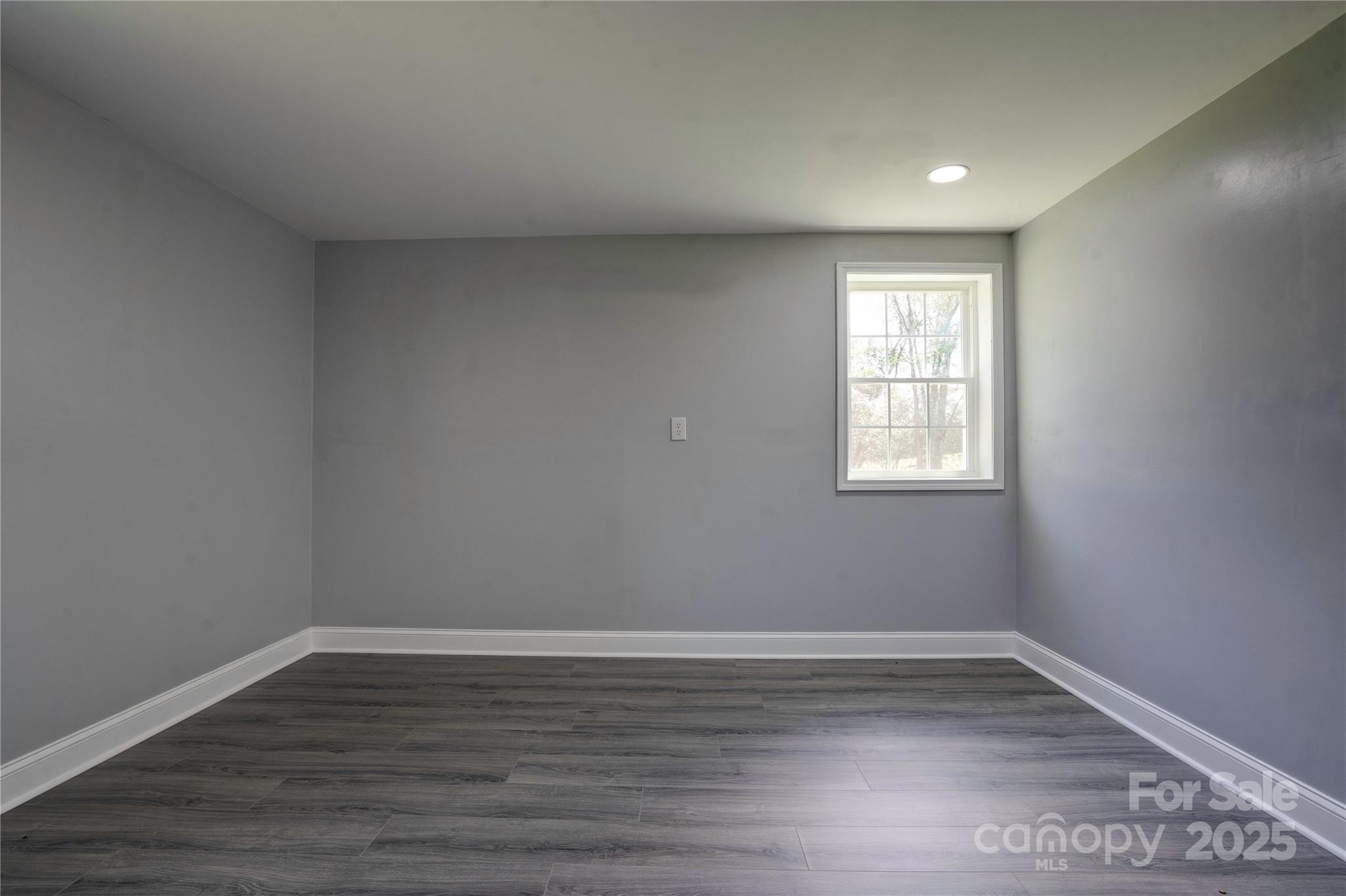 231 London Road — Lawndale