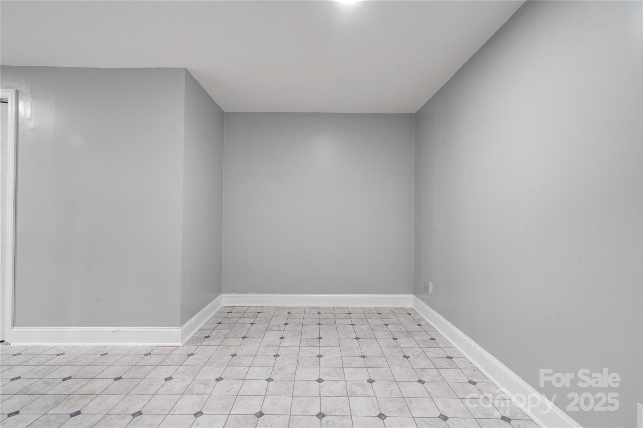 231 London Road — Lawndale