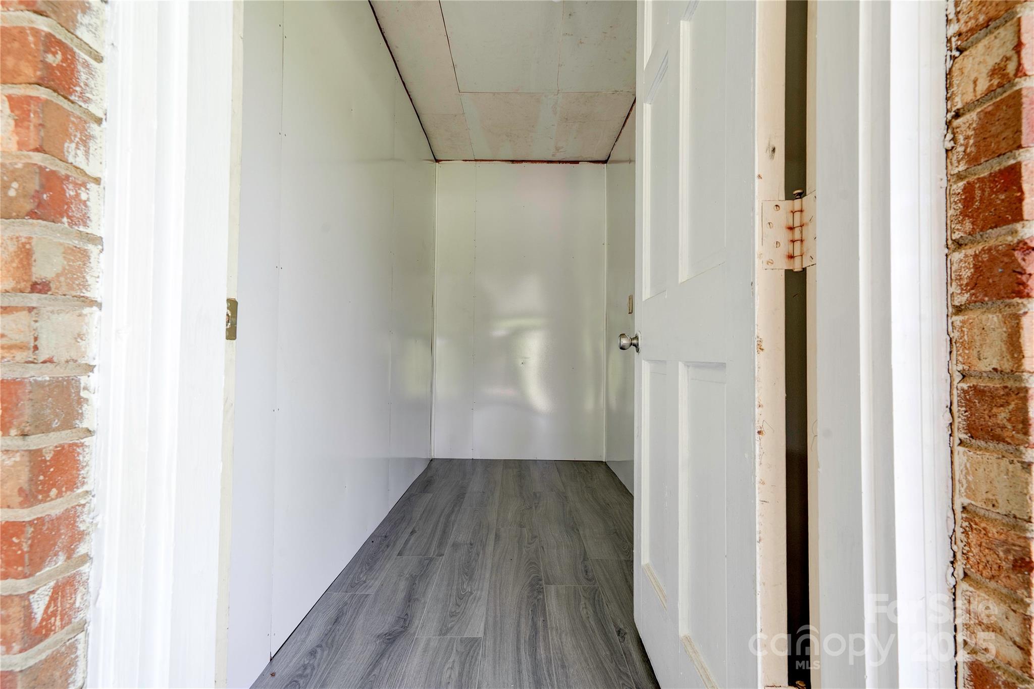 231 London Road — Lawndale