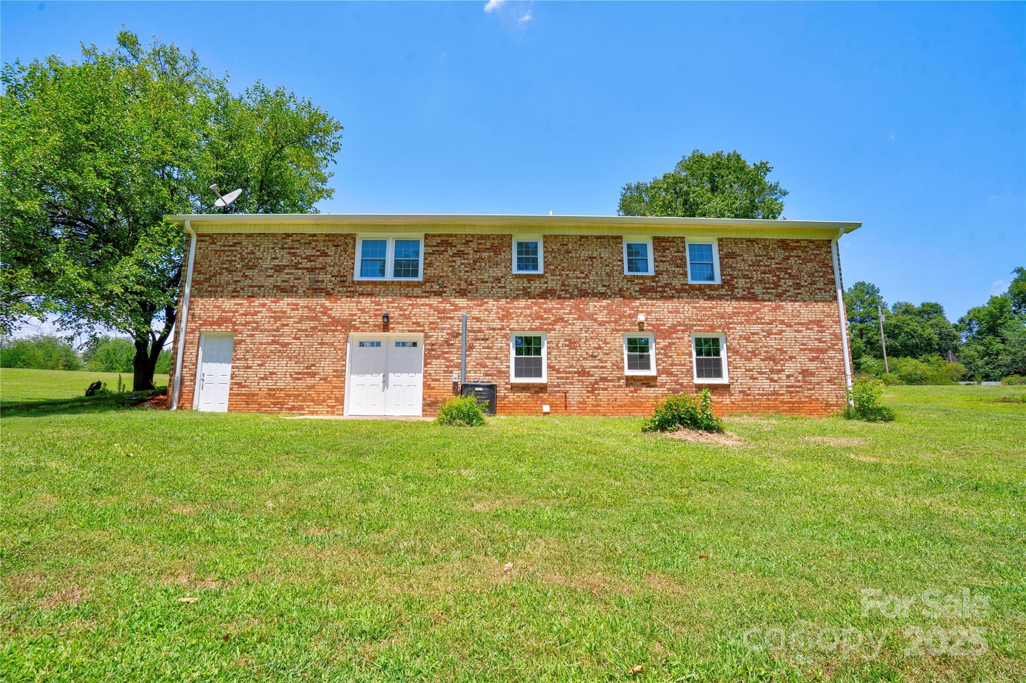 231 London Road — Lawndale