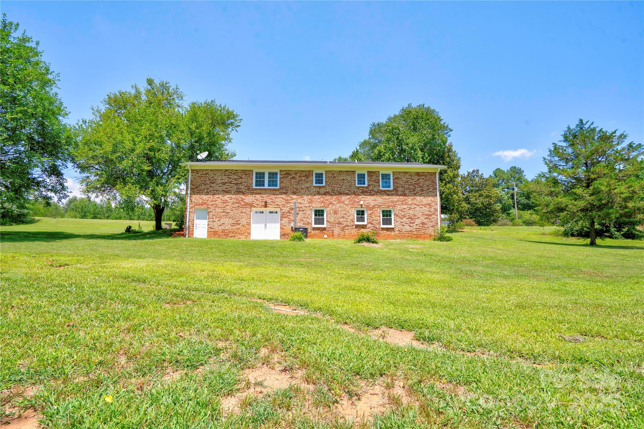 231 London Road — Lawndale
