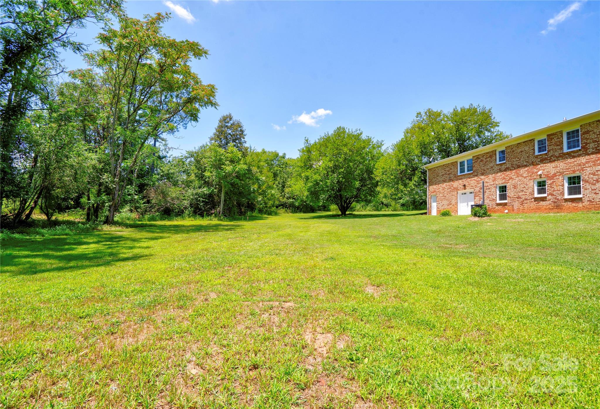 231 London Road — Lawndale