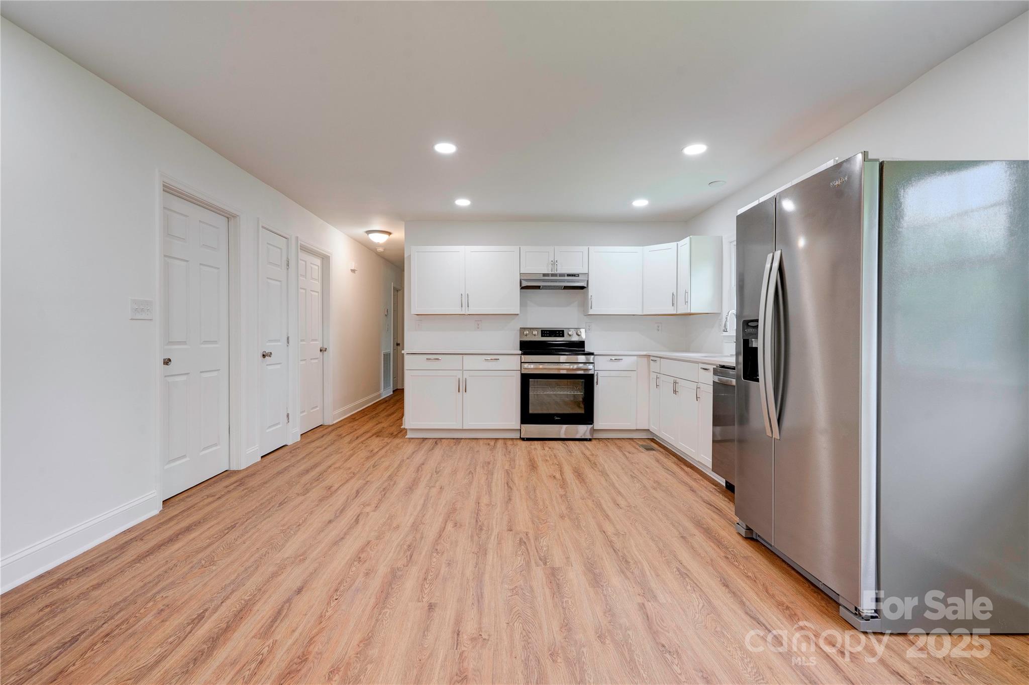 231 London Road — Lawndale