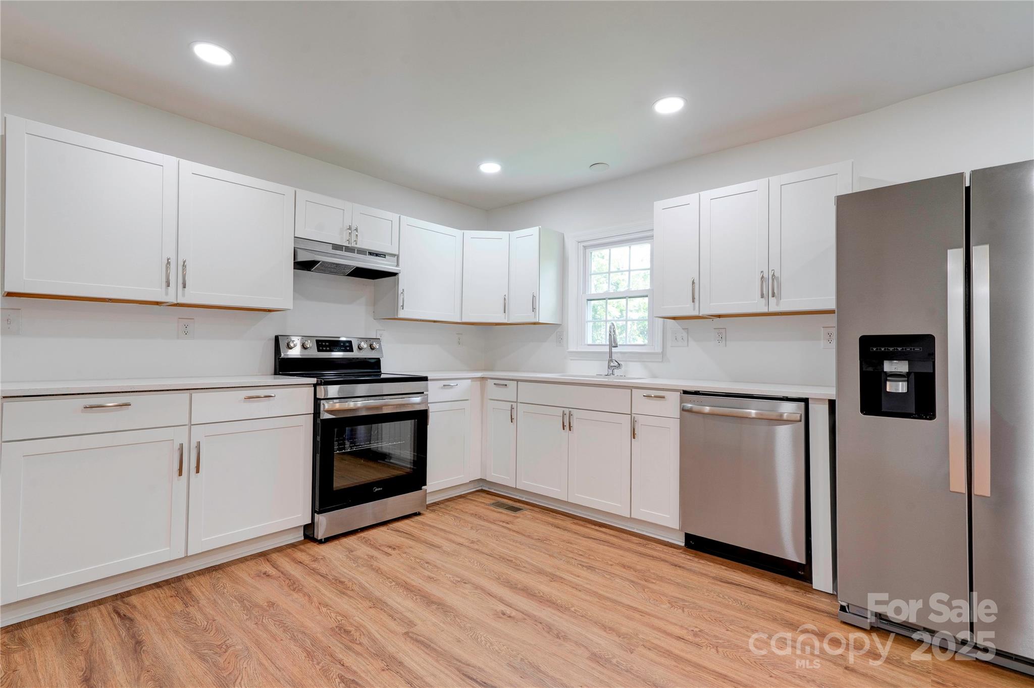 231 London Road — Lawndale