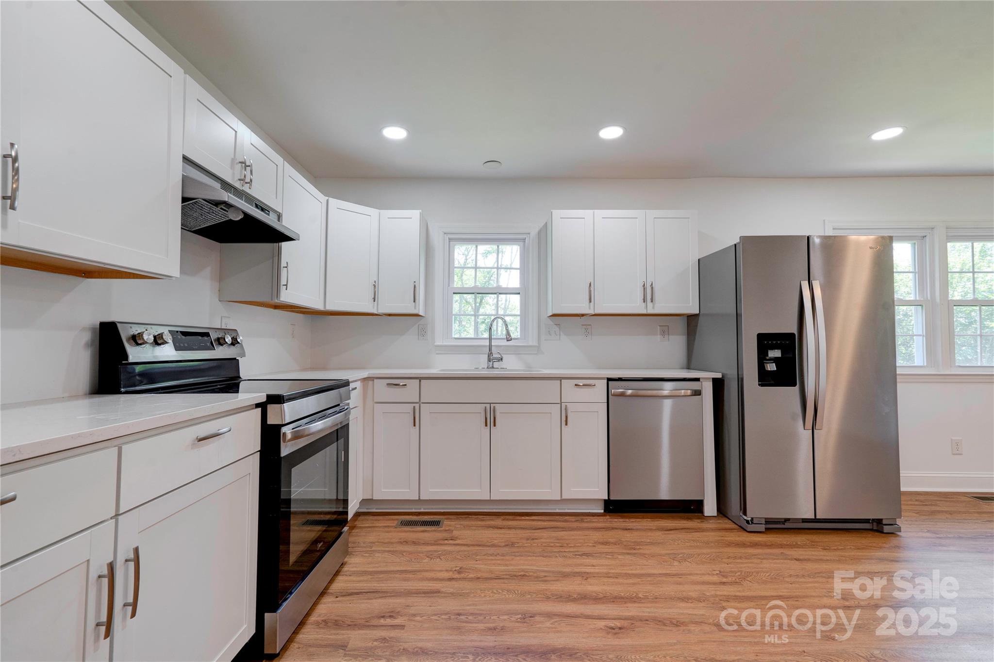 231 London Road — Lawndale