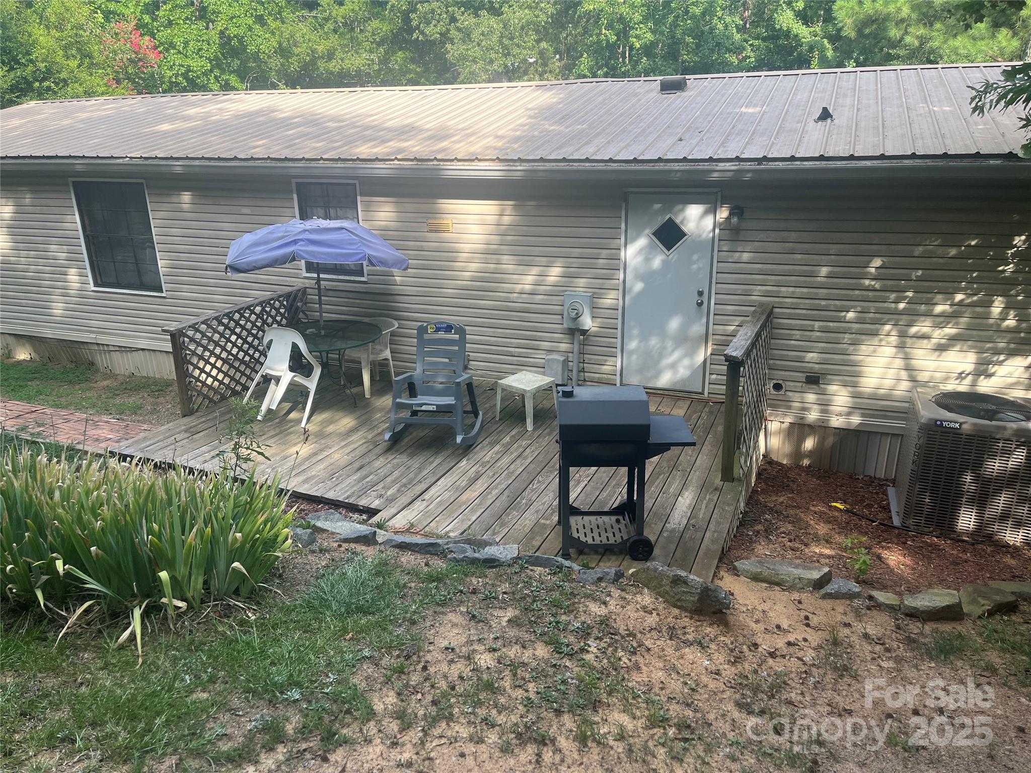 12414 Buxton Drive — Pineville