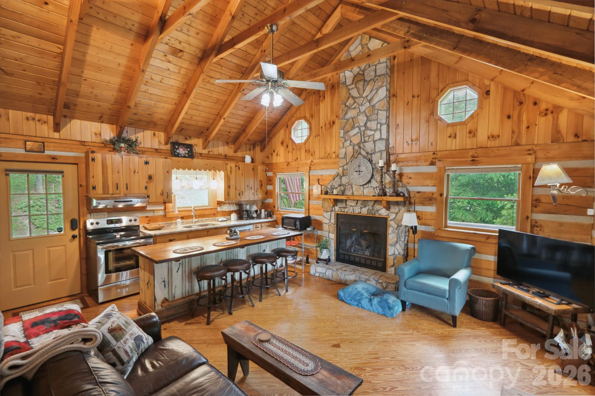 710 River Hills Road — Lansing
